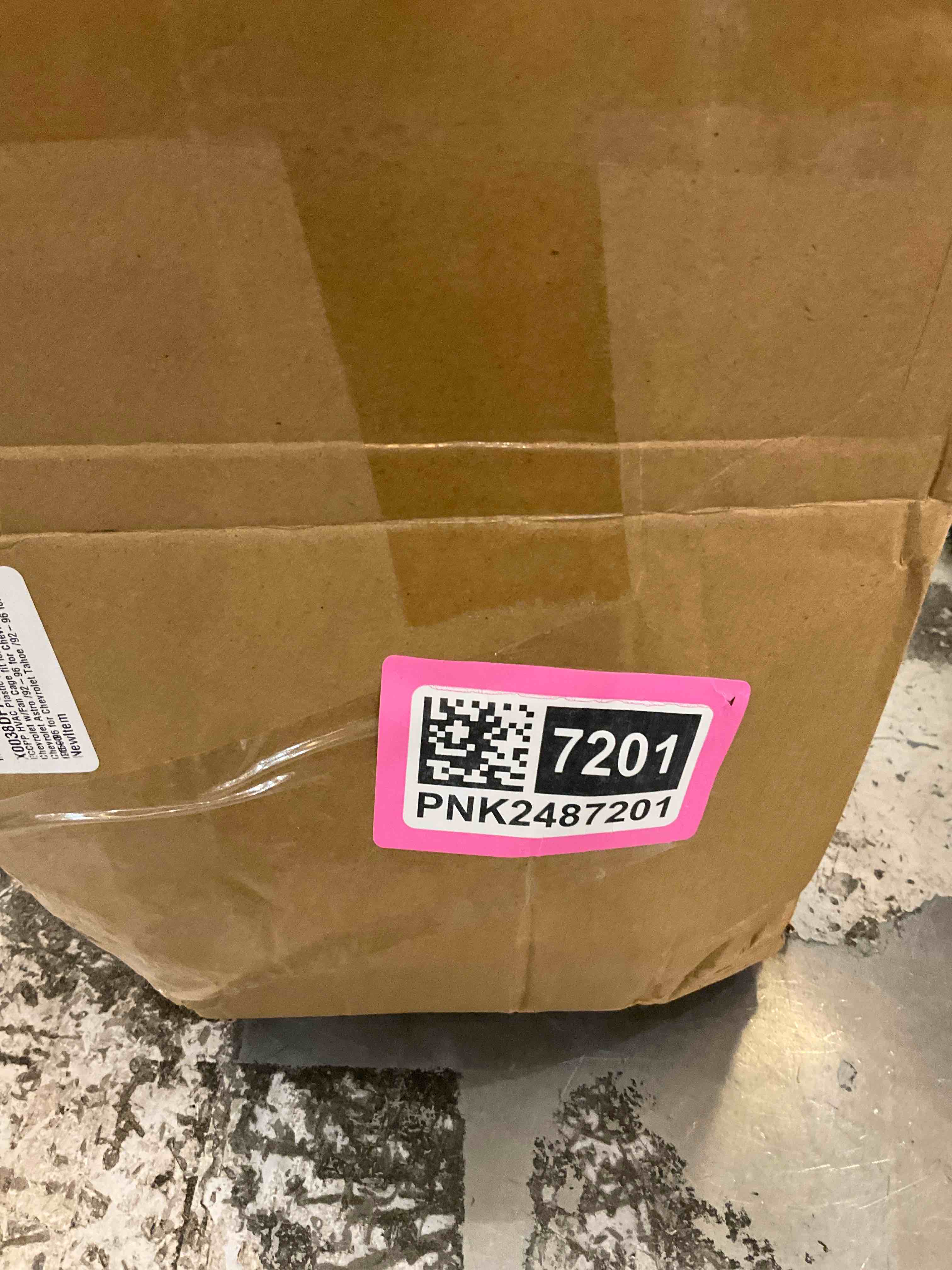 https://s3.amazonaws.com/lotting-images-prod/bidfta/PNK2487201_1751478572356.jpeg