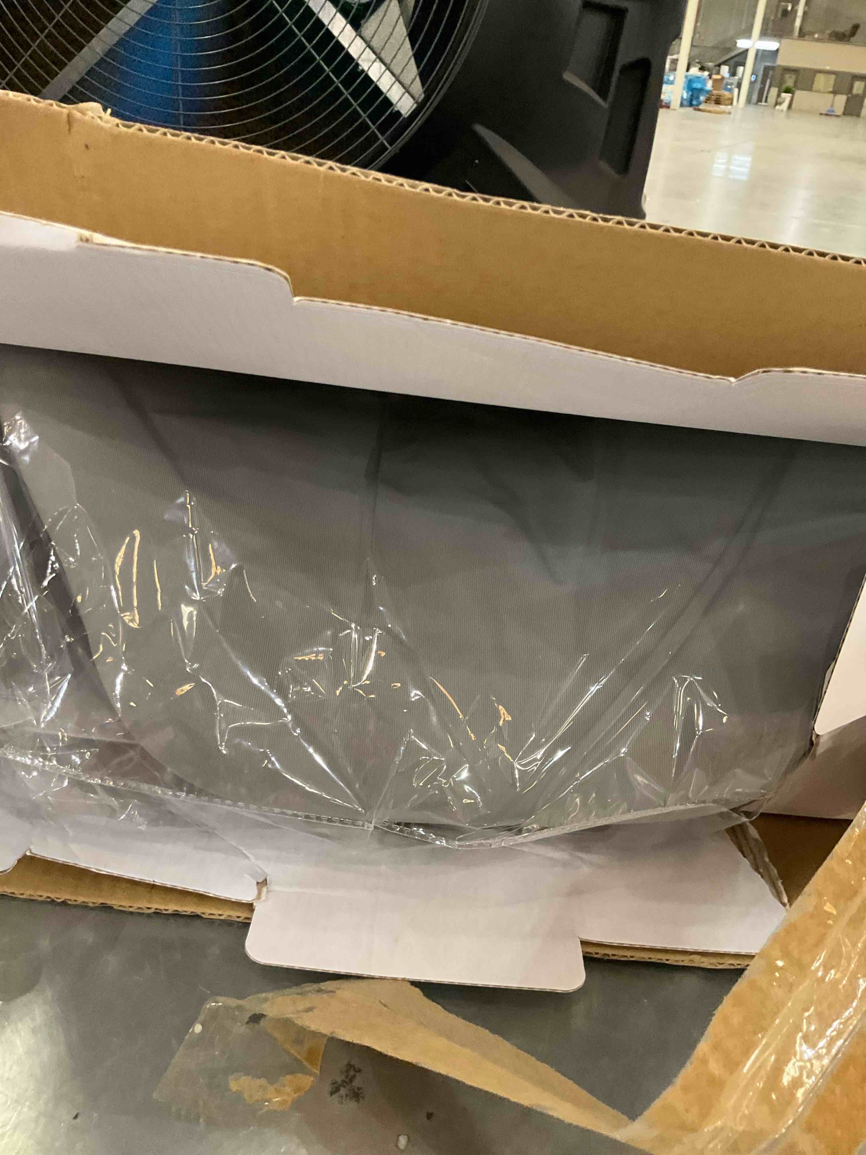 https://s3.amazonaws.com/lotting-images-prod/bidfta/PNK2487218_1751483441116.jpeg