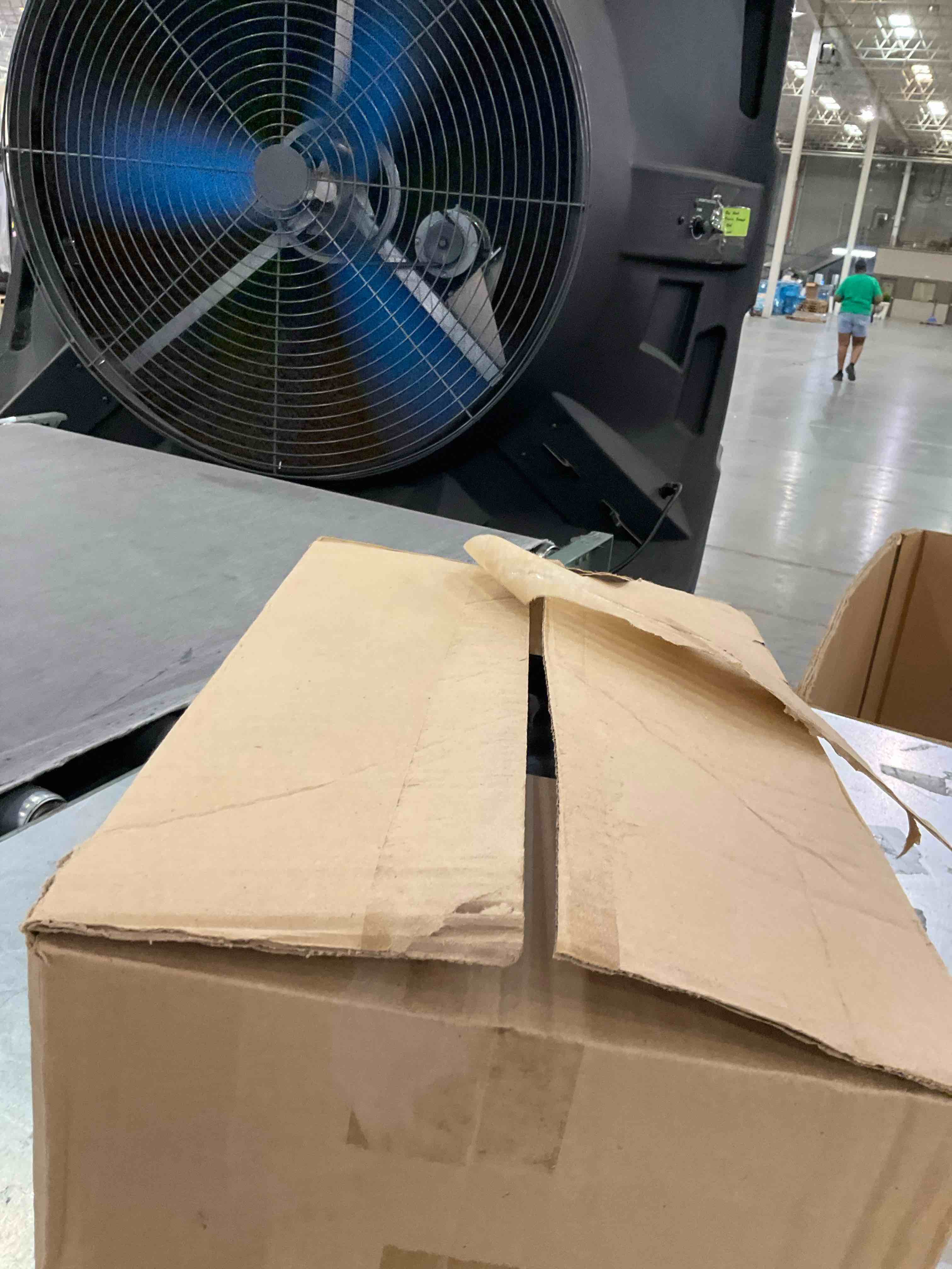 https://s3.amazonaws.com/lotting-images-prod/bidfta/PNK2487304_1751482907716.jpeg
