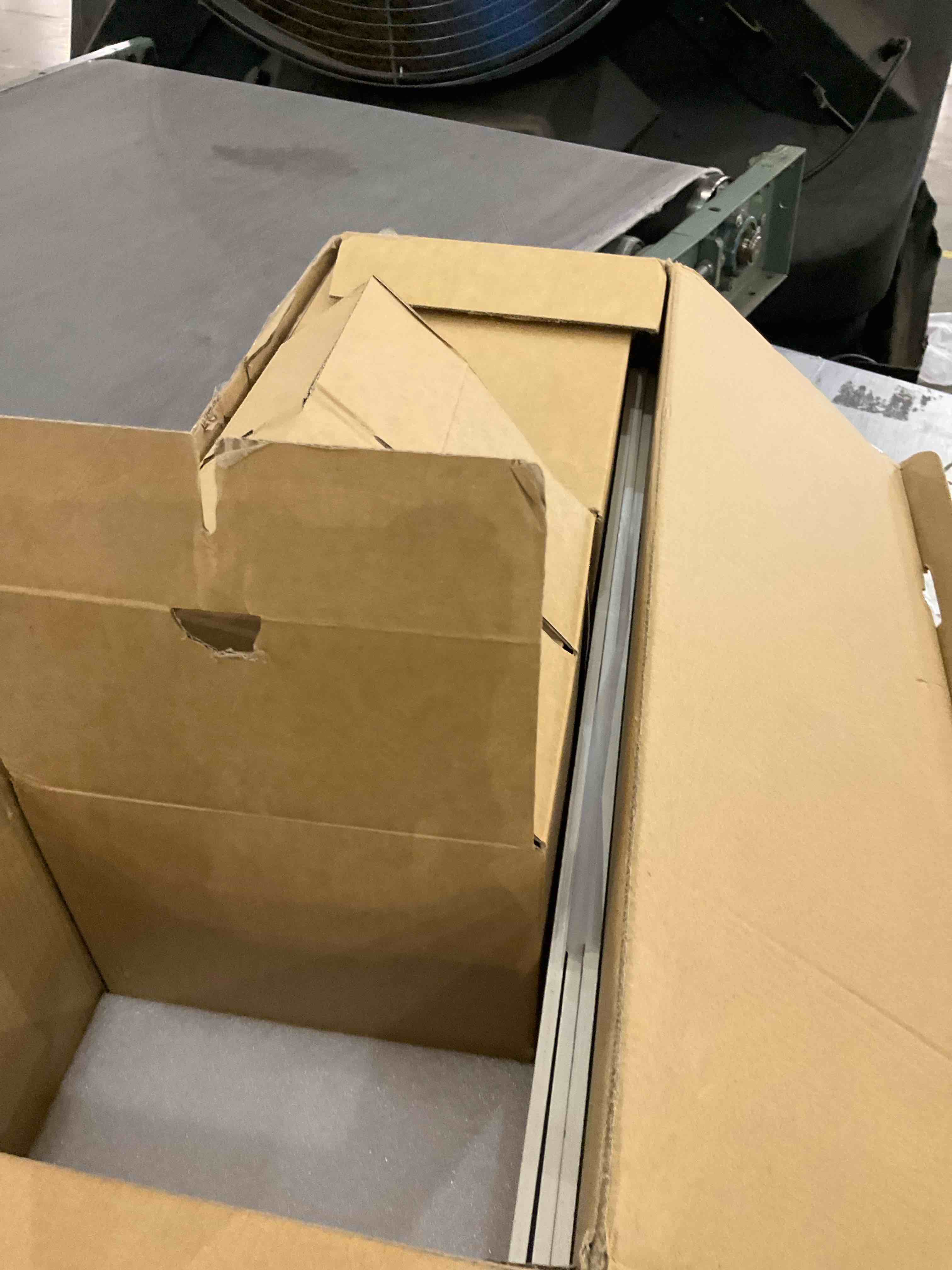 https://s3.amazonaws.com/lotting-images-prod/bidfta/PNK2487415_1751544586624.jpeg