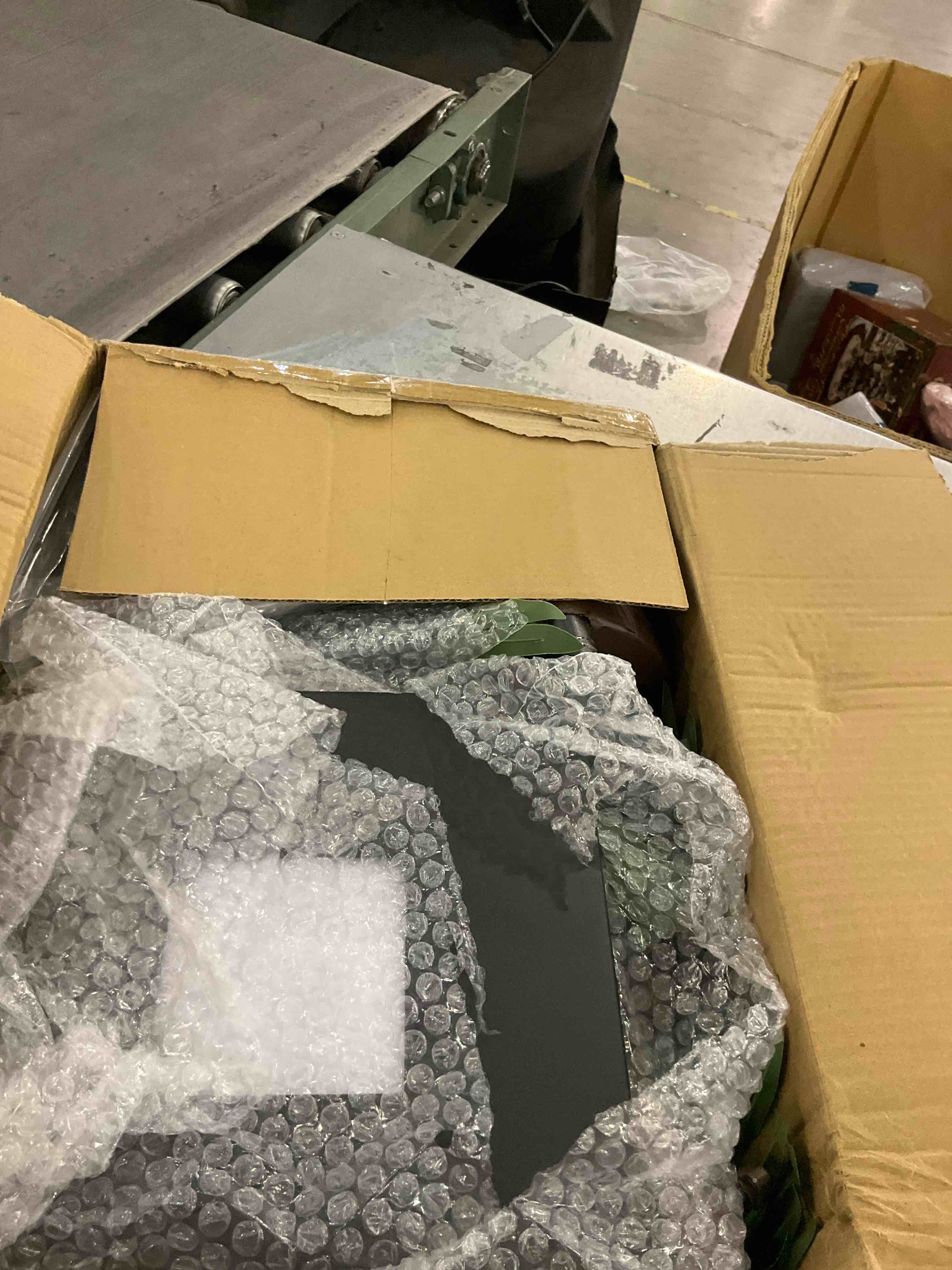 https://s3.amazonaws.com/lotting-images-prod/bidfta/PNK2487416_1751544851919.jpeg