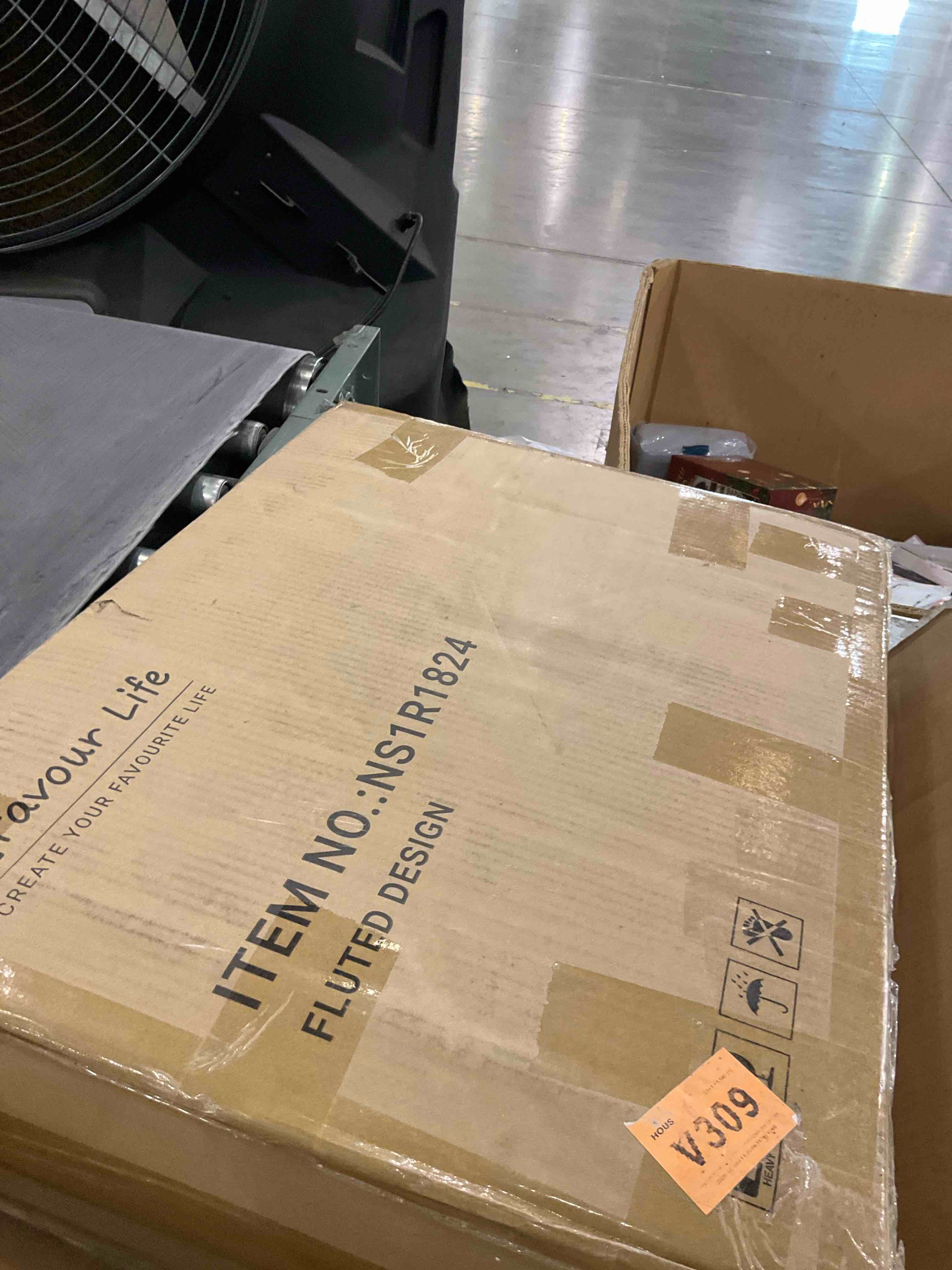 https://s3.amazonaws.com/lotting-images-prod/bidfta/PNK2487420_1751545758060.jpeg