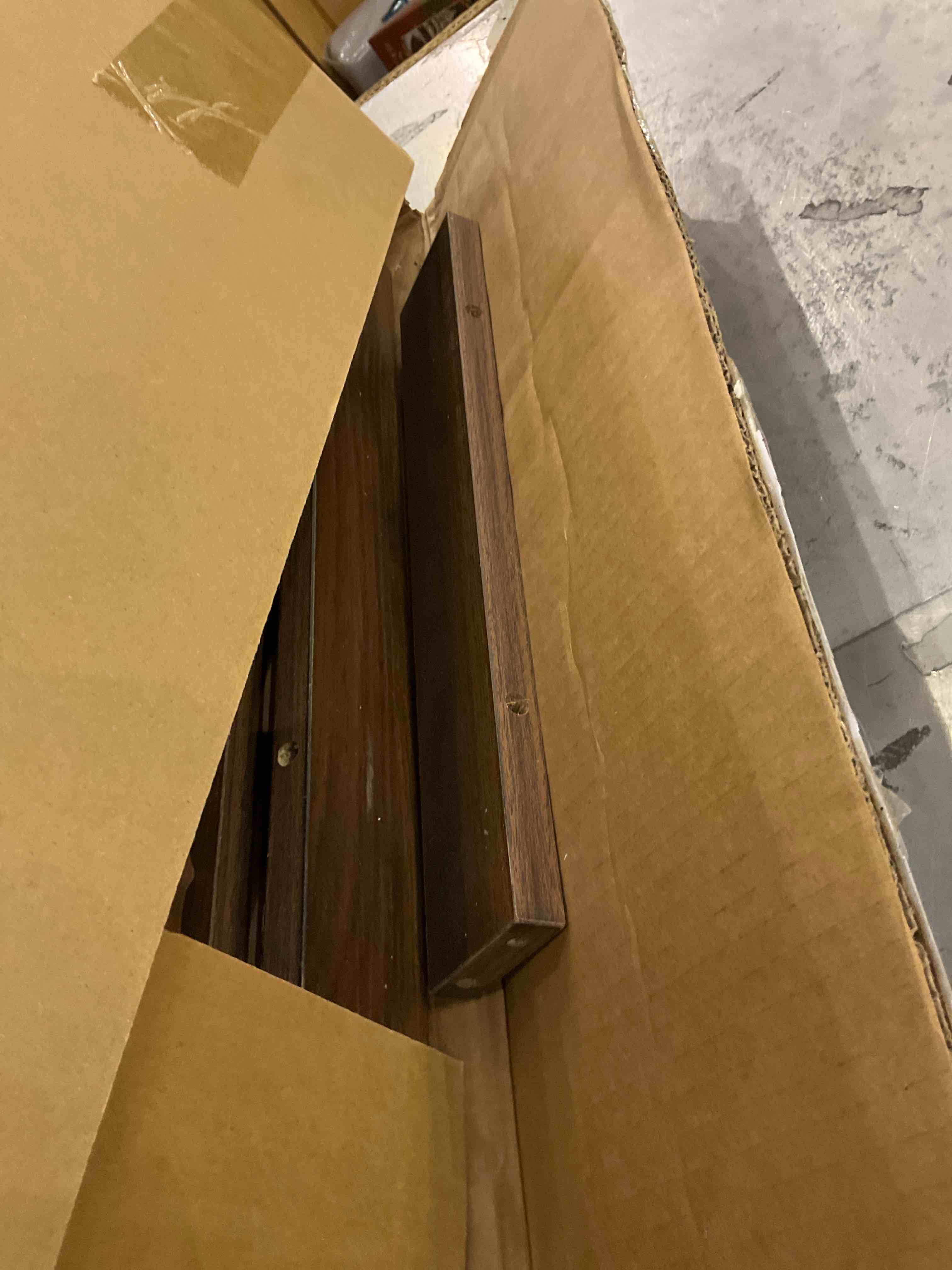 https://s3.amazonaws.com/lotting-images-prod/bidfta/PNK2487420_1751545763523.jpeg