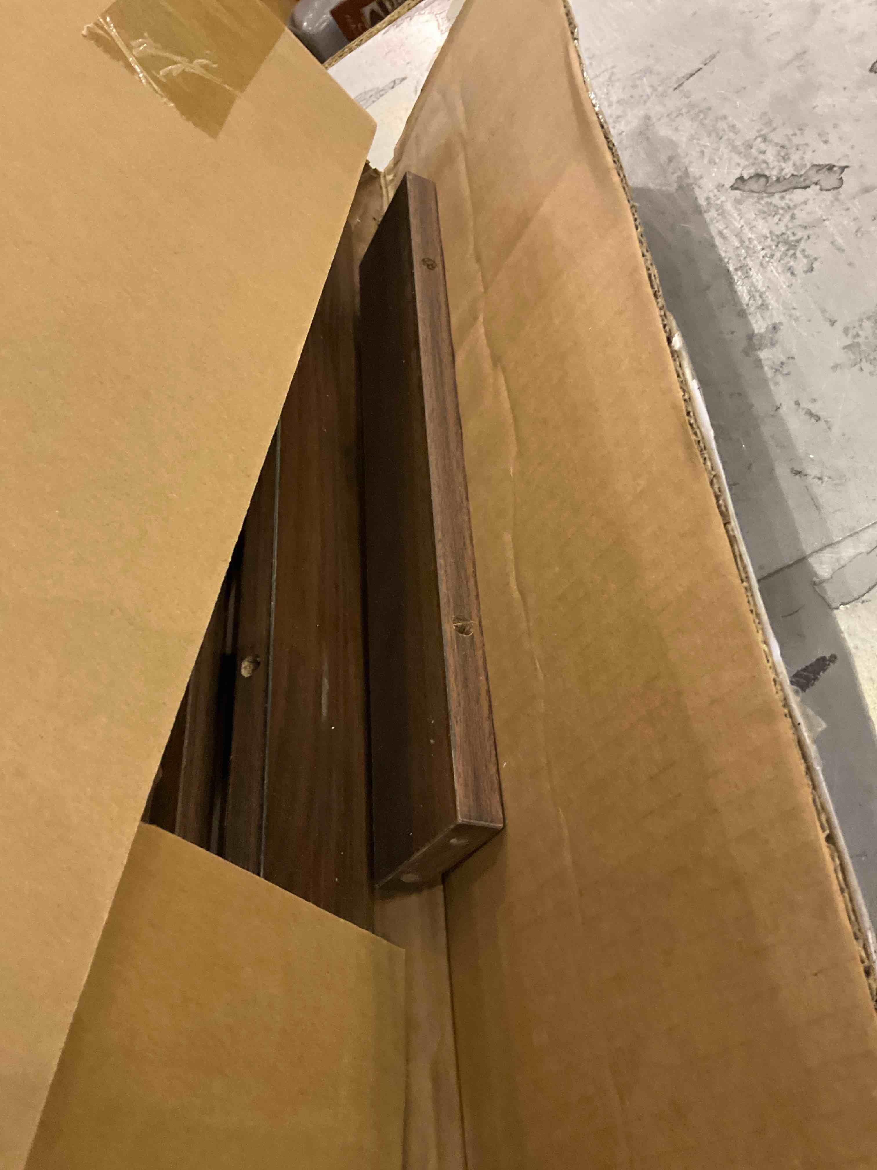 https://s3.amazonaws.com/lotting-images-prod/bidfta/PNK2487420_1751545764471.jpeg