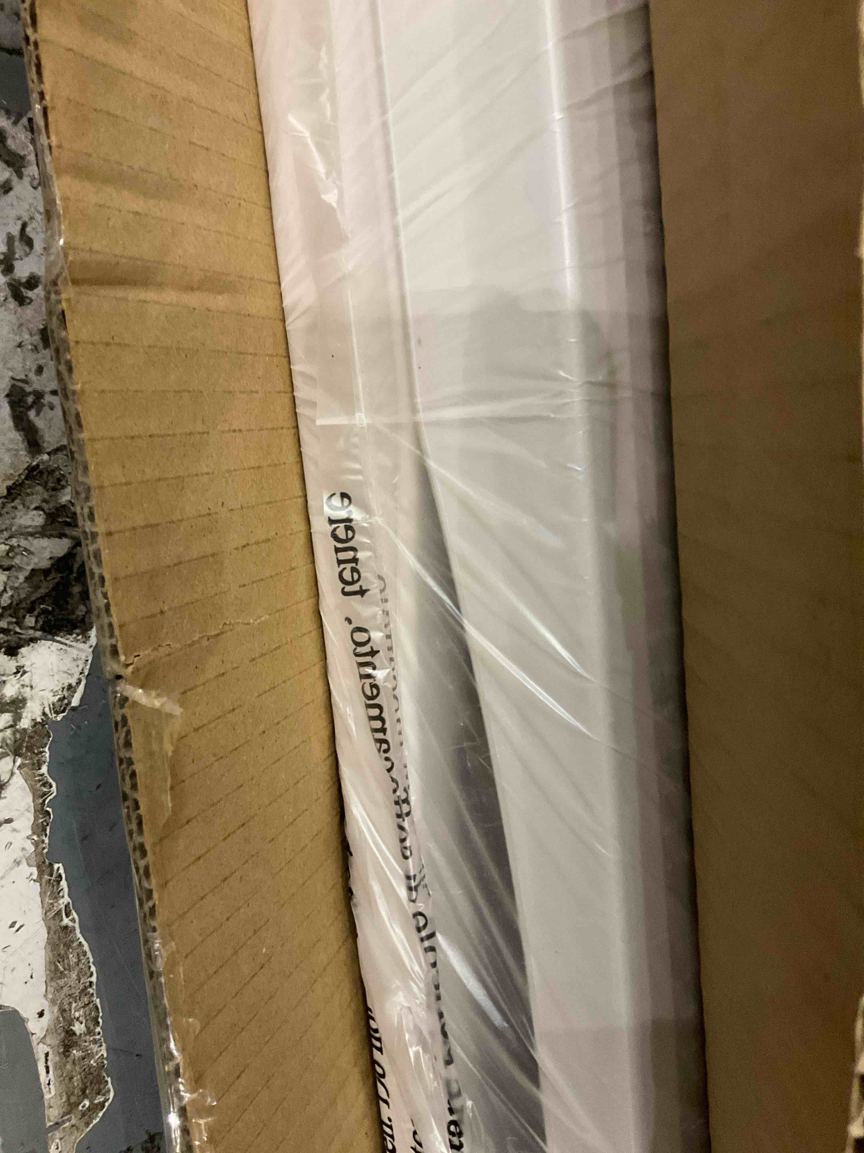 https://s3.amazonaws.com/lotting-images-prod/bidfta/PNK2487481_1751548718520.jpeg