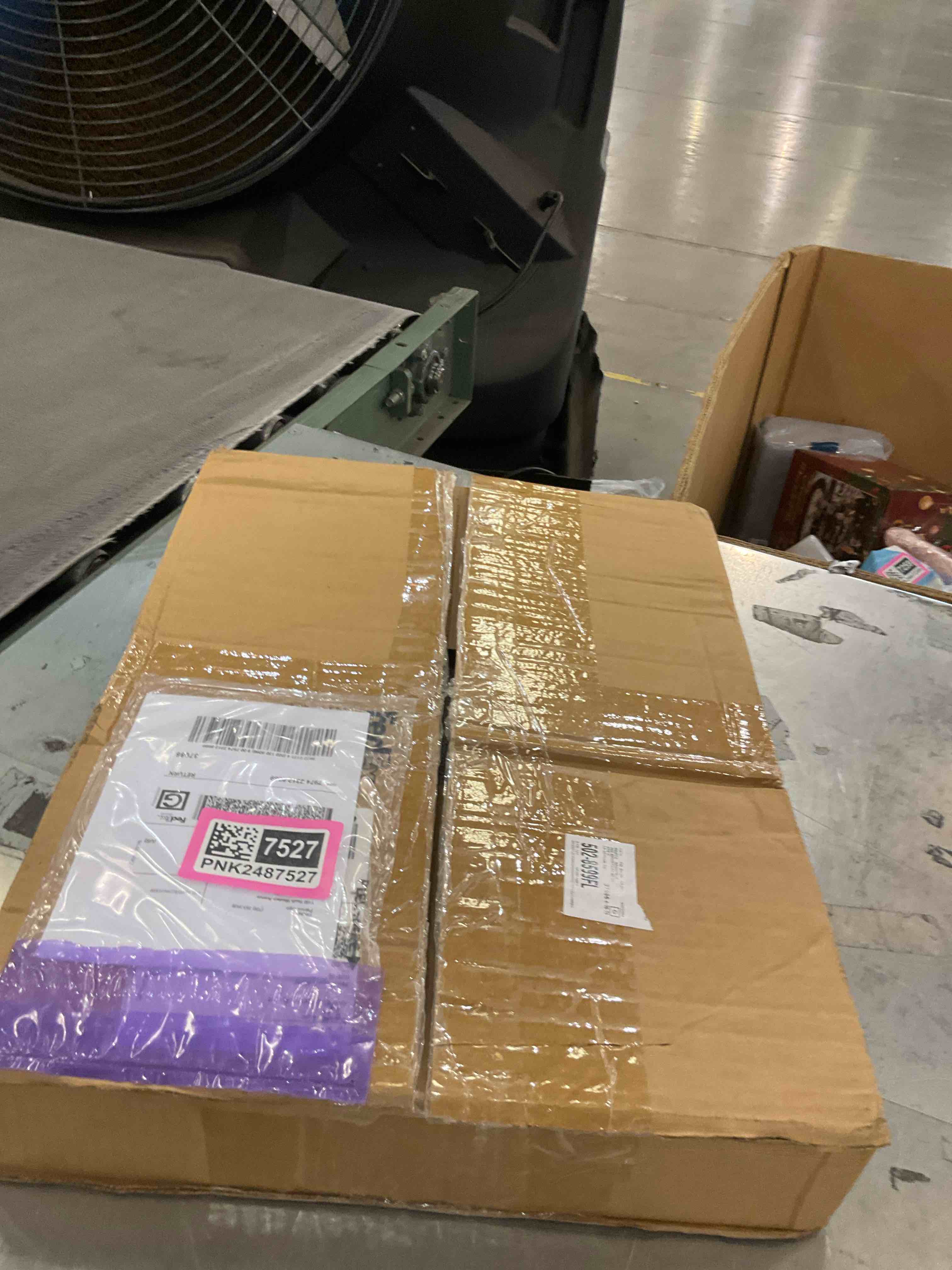 https://s3.amazonaws.com/lotting-images-prod/bidfta/PNK2487527_1751550961347.jpeg