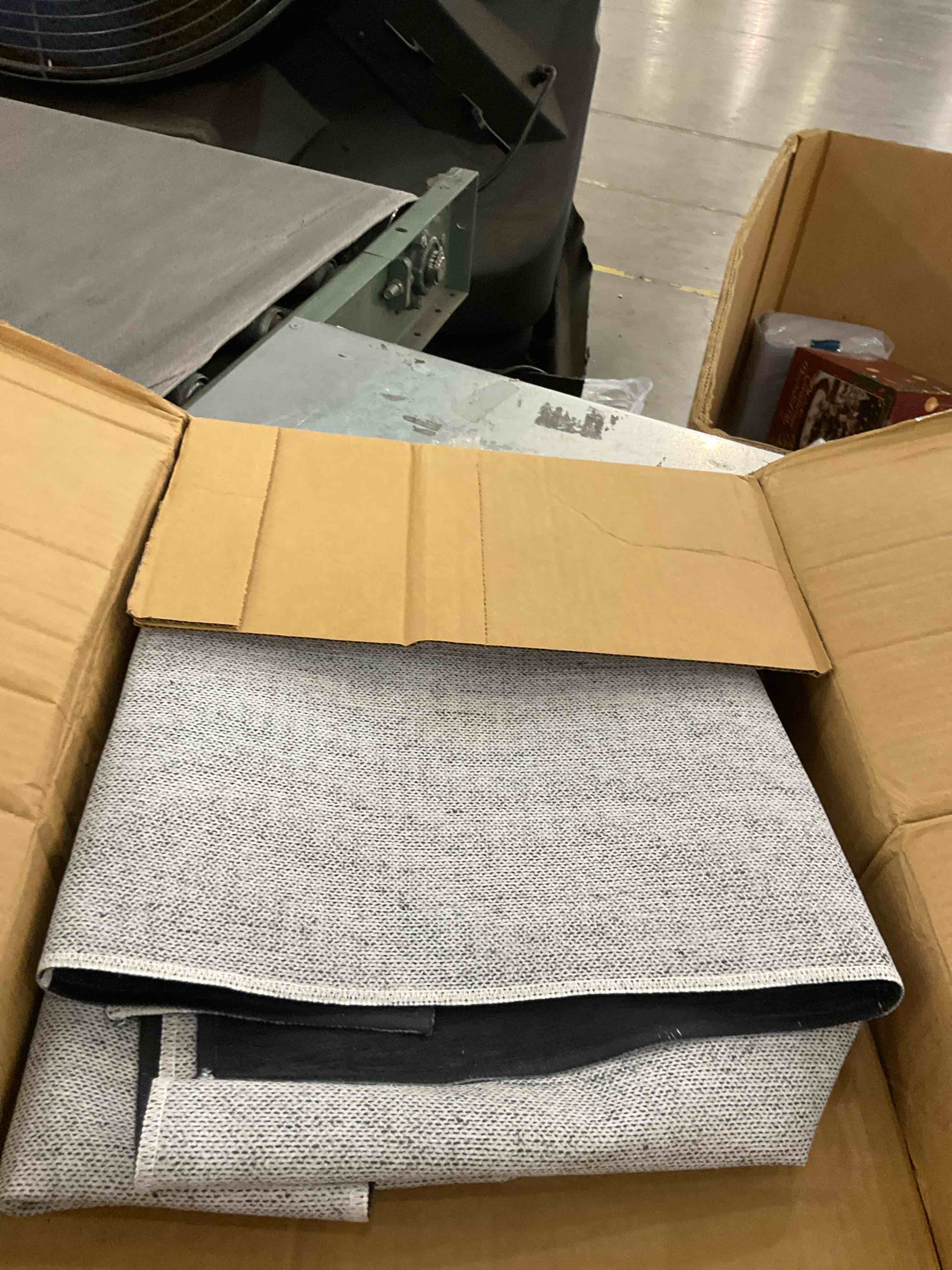 https://s3.amazonaws.com/lotting-images-prod/bidfta/PNK2487527_1751550970263.jpeg