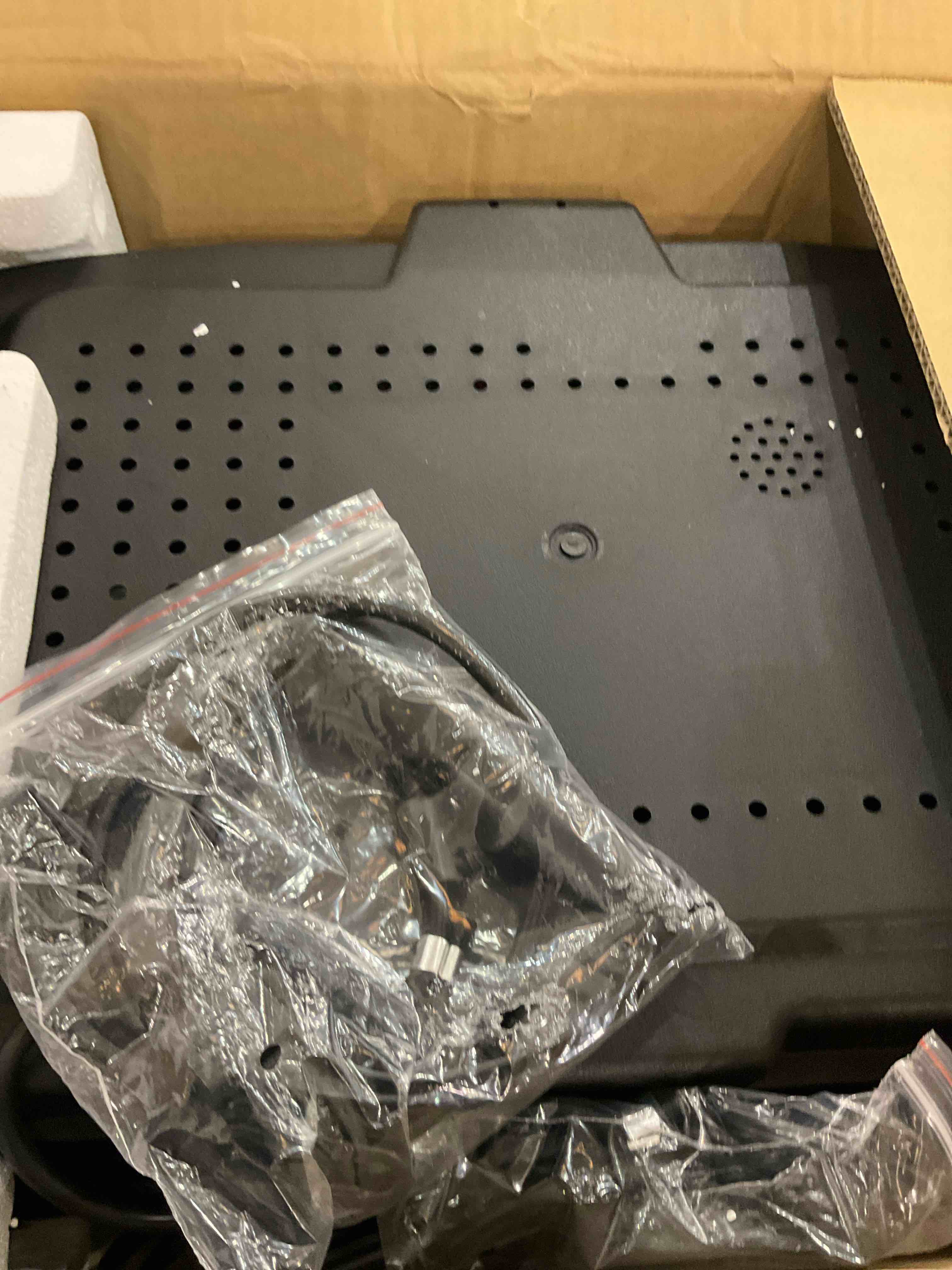 https://s3.amazonaws.com/lotting-images-prod/bidfta/PNK2487532_1751550967601.jpeg