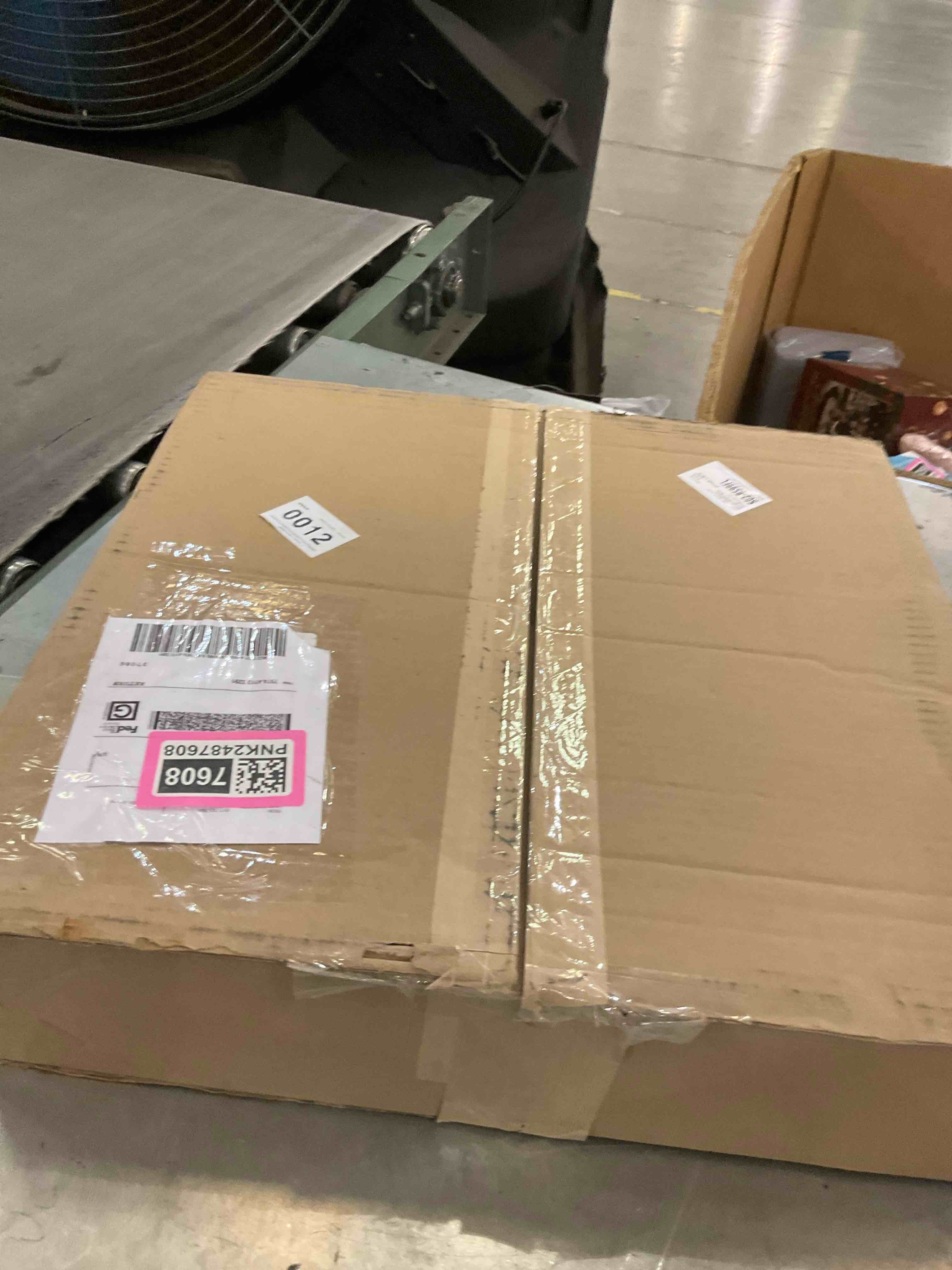 https://s3.amazonaws.com/lotting-images-prod/bidfta/PNK2487608_1751553518117.jpeg