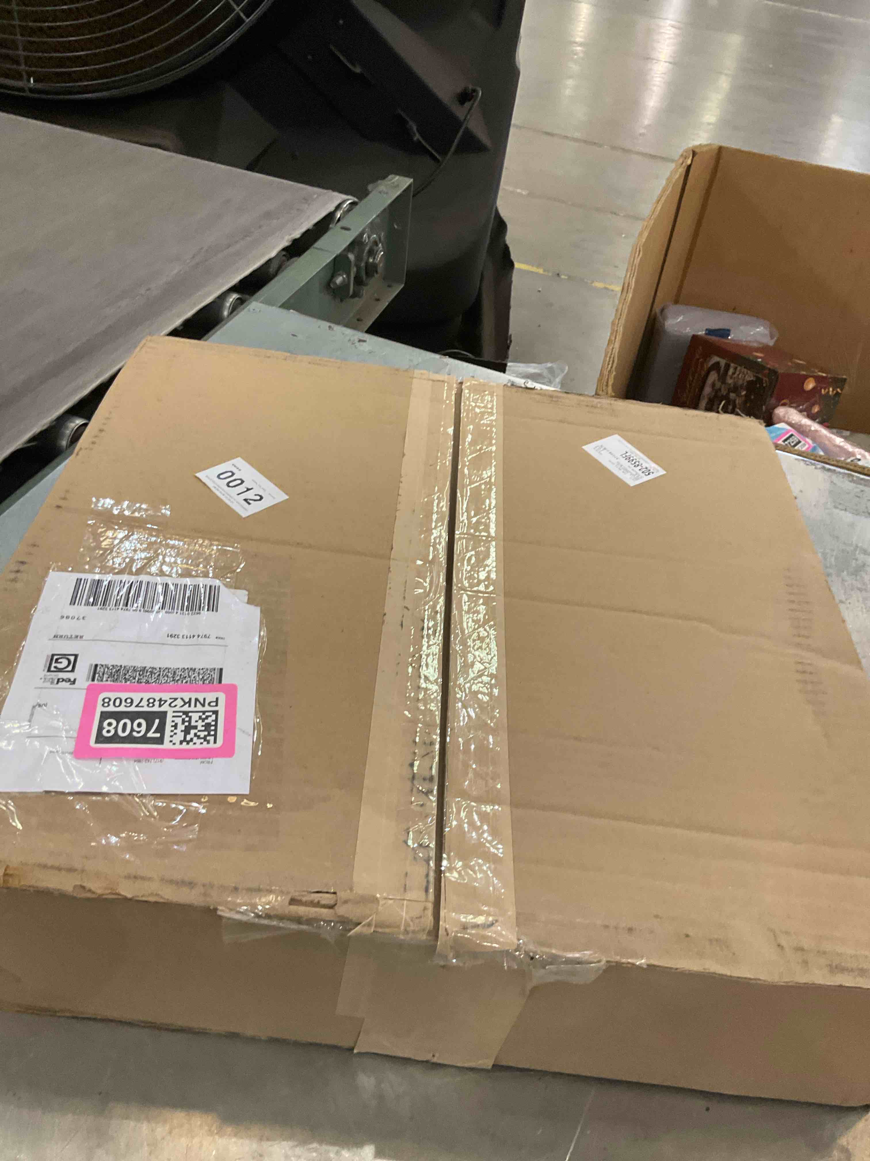 https://s3.amazonaws.com/lotting-images-prod/bidfta/PNK2487608_1751553519301.jpeg