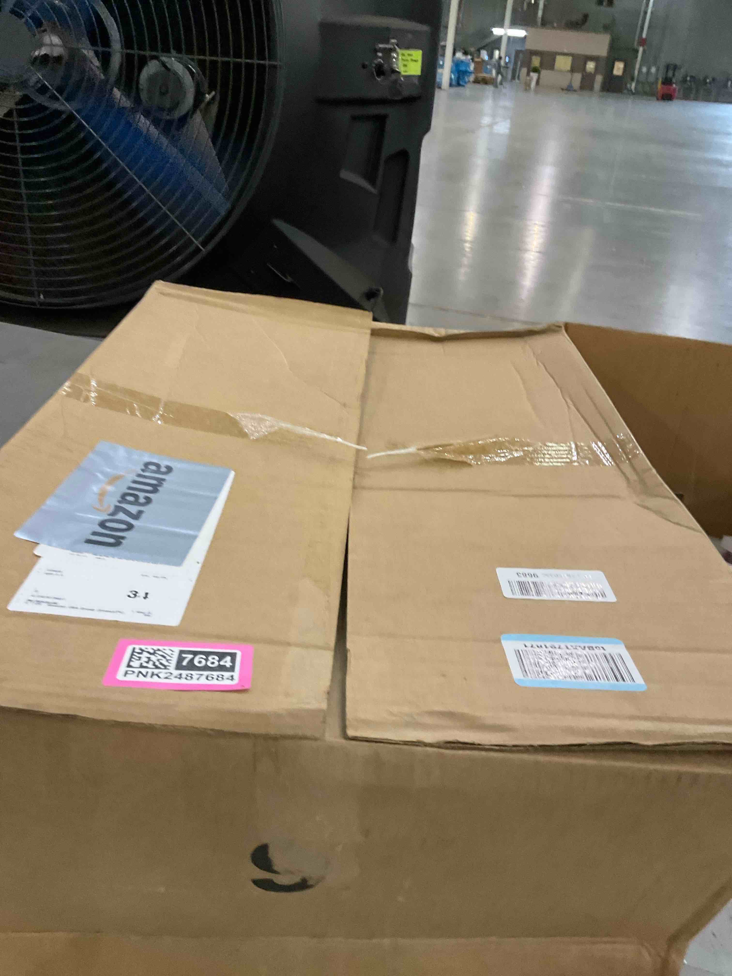 https://s3.amazonaws.com/lotting-images-prod/bidfta/PNK2487684_1751556410368.jpeg
