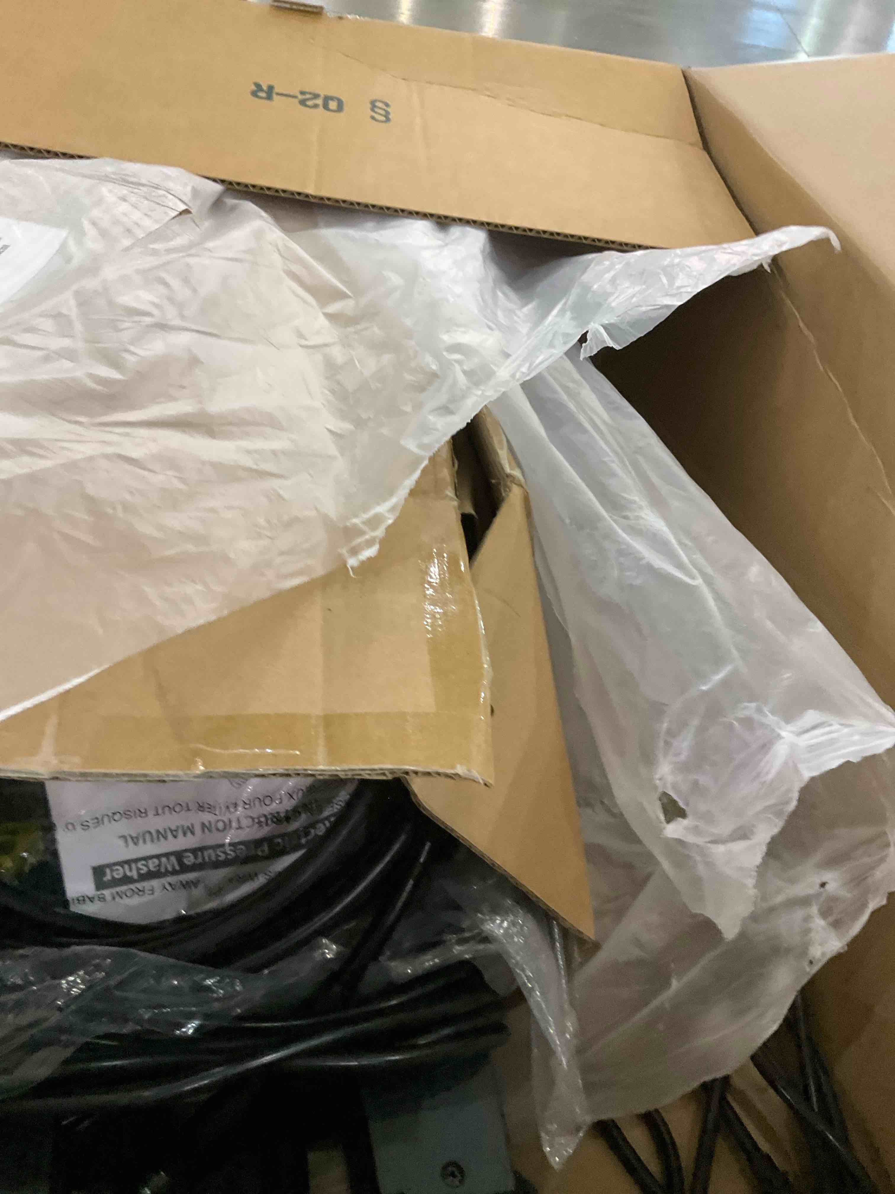 https://s3.amazonaws.com/lotting-images-prod/bidfta/PNK2487687_1751556784926.jpeg
