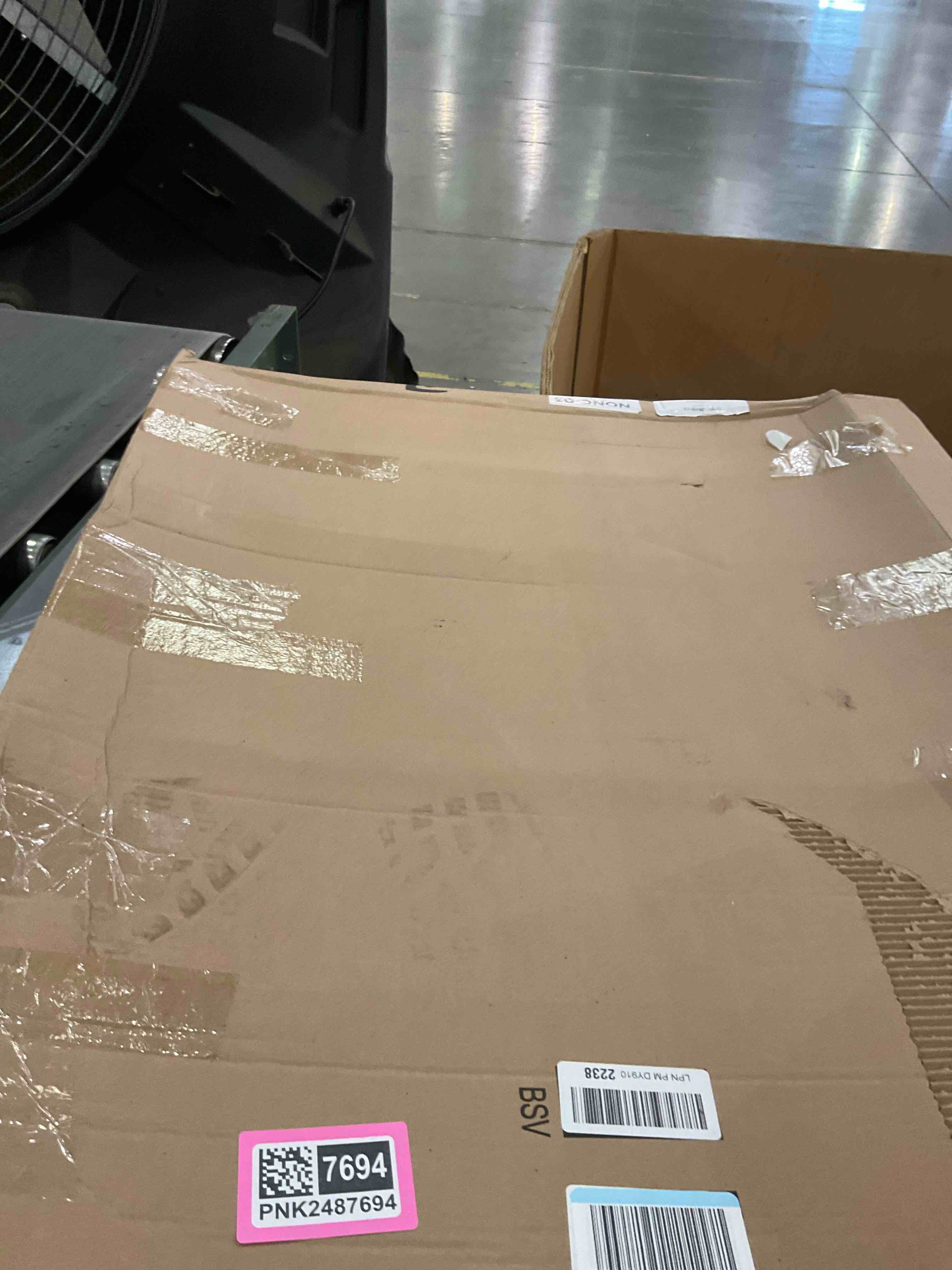 https://s3.amazonaws.com/lotting-images-prod/bidfta/PNK2487694_1751556925634.jpeg