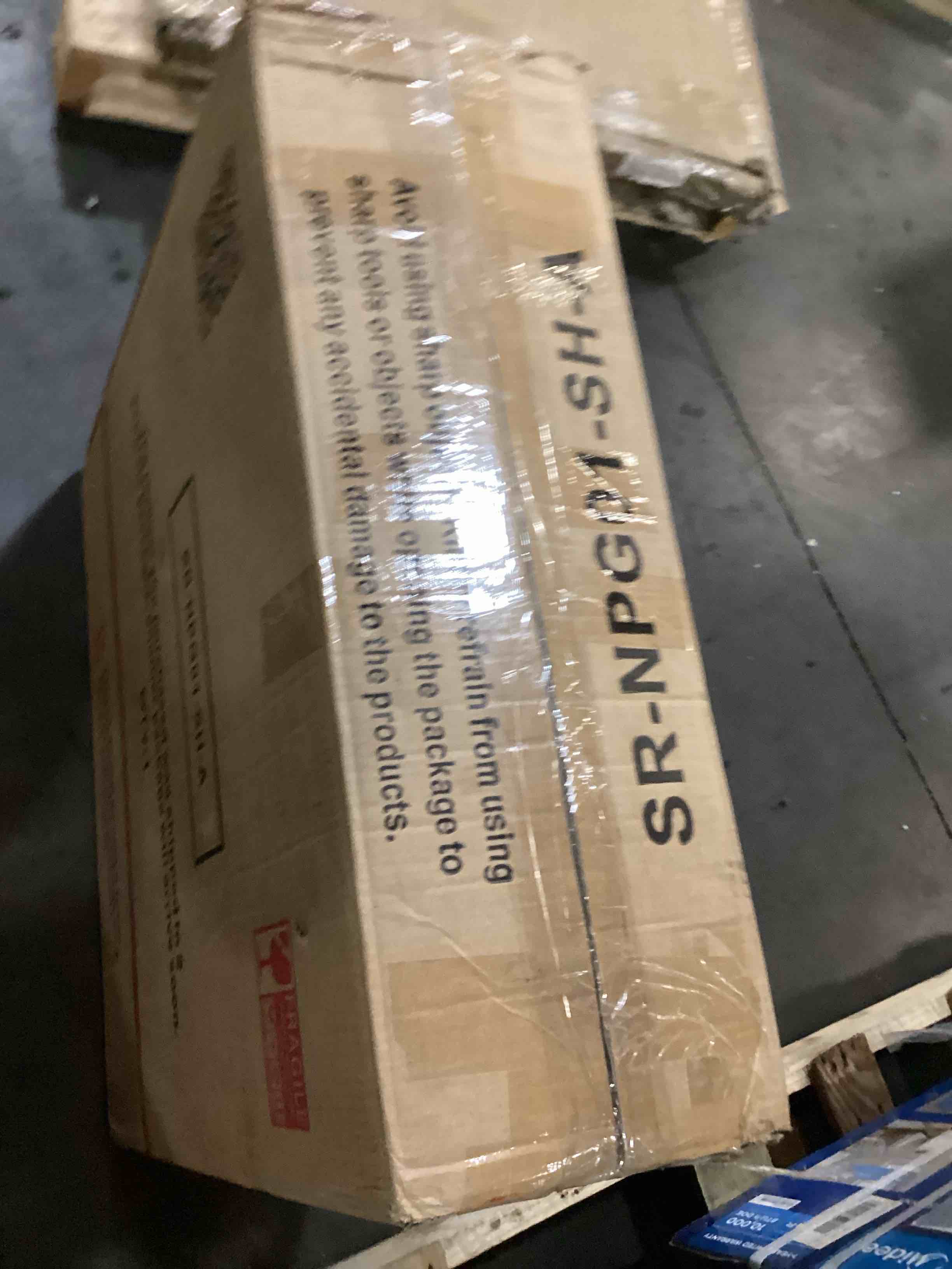 https://s3.amazonaws.com/lotting-images-prod/bidfta/PNK2515395_1755714947055.jpeg