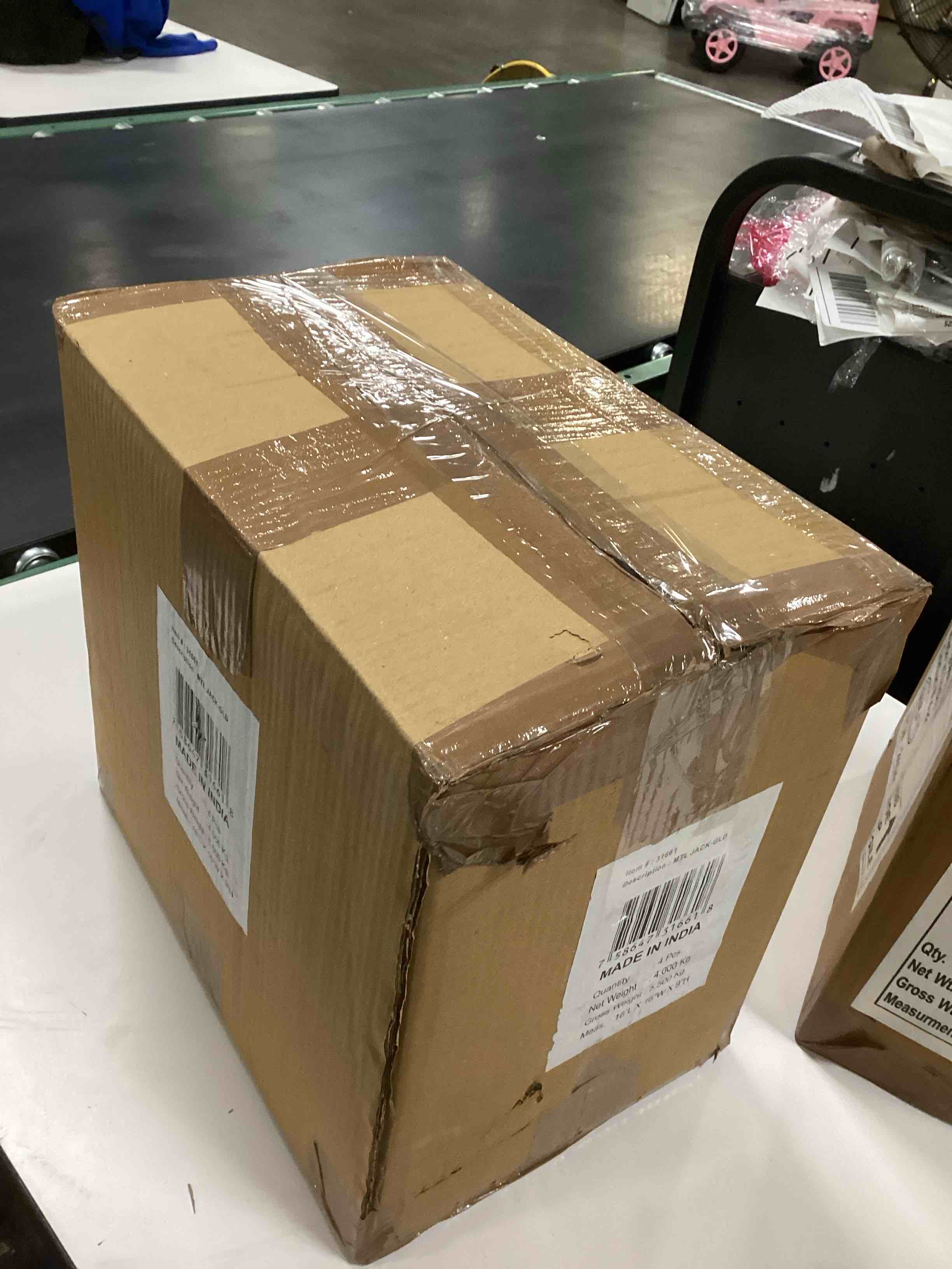 https://s3.amazonaws.com/lotting-images-prod/bidfta/PNK2517628_1757591700887.jpeg
