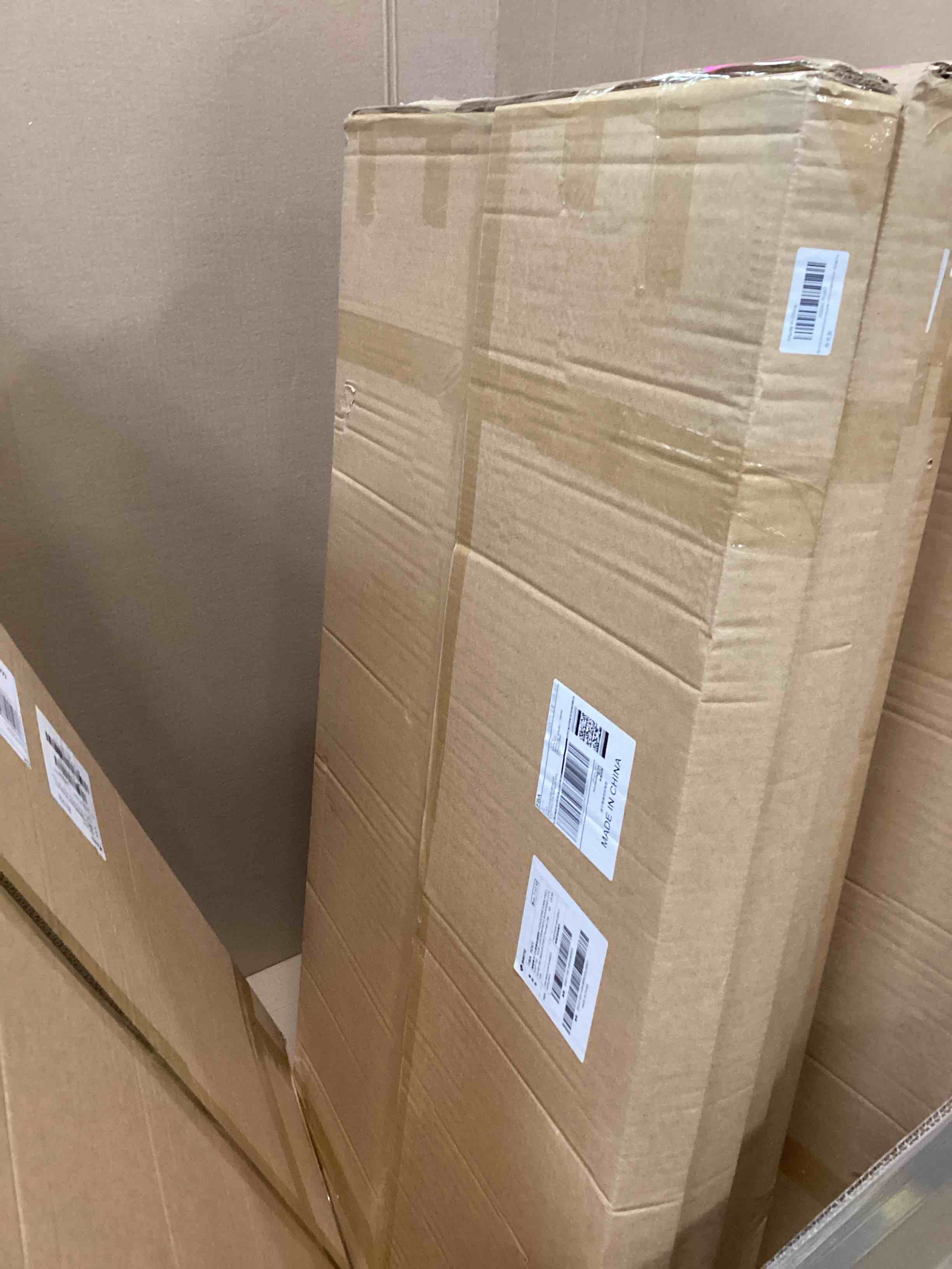 https://s3.amazonaws.com/lotting-images-prod/bidfta/PNK2519653_1758200851227.jpeg