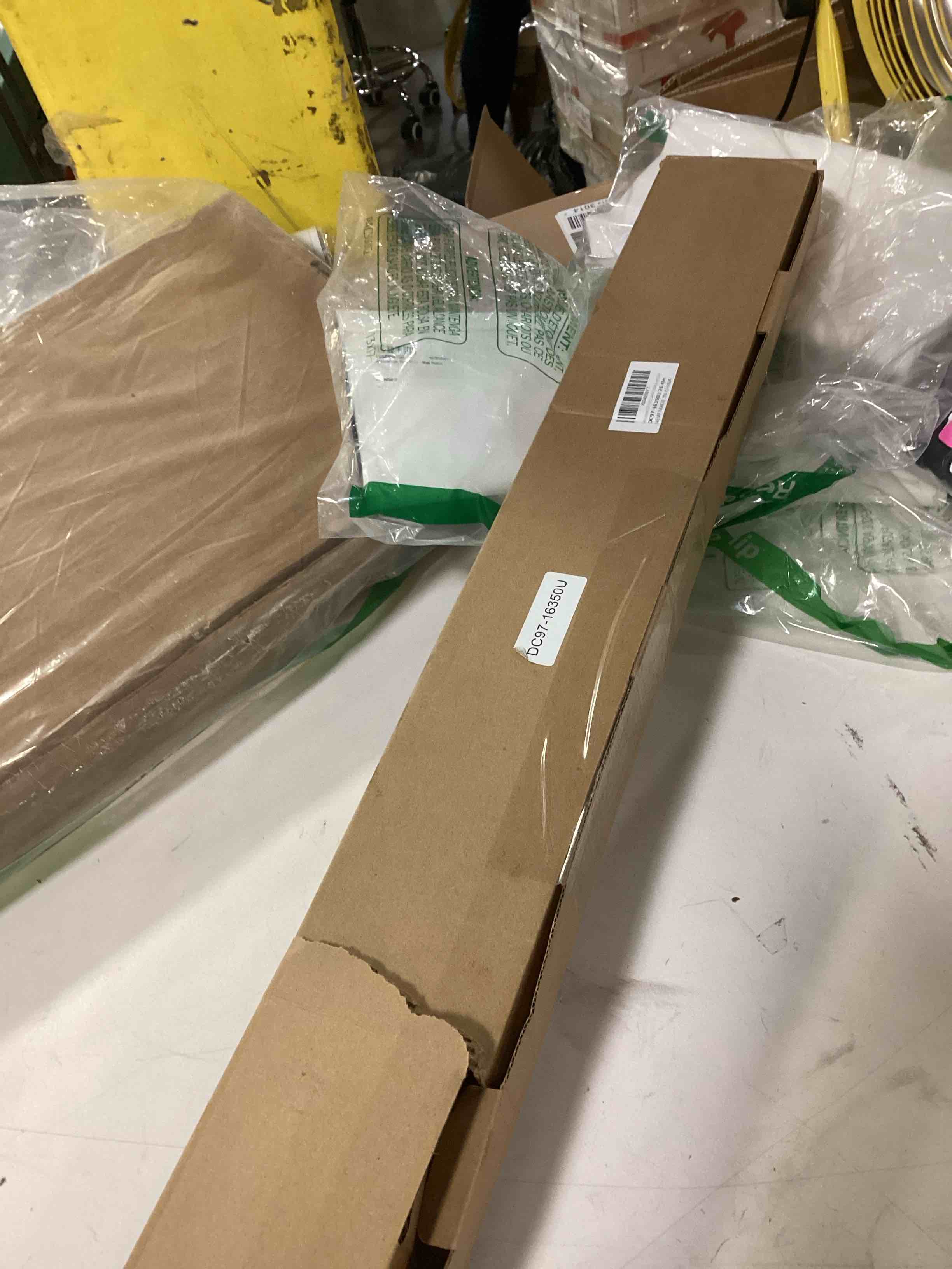 https://s3.amazonaws.com/lotting-images-prod/bidfta/PNK2520001_1758551979304.jpeg