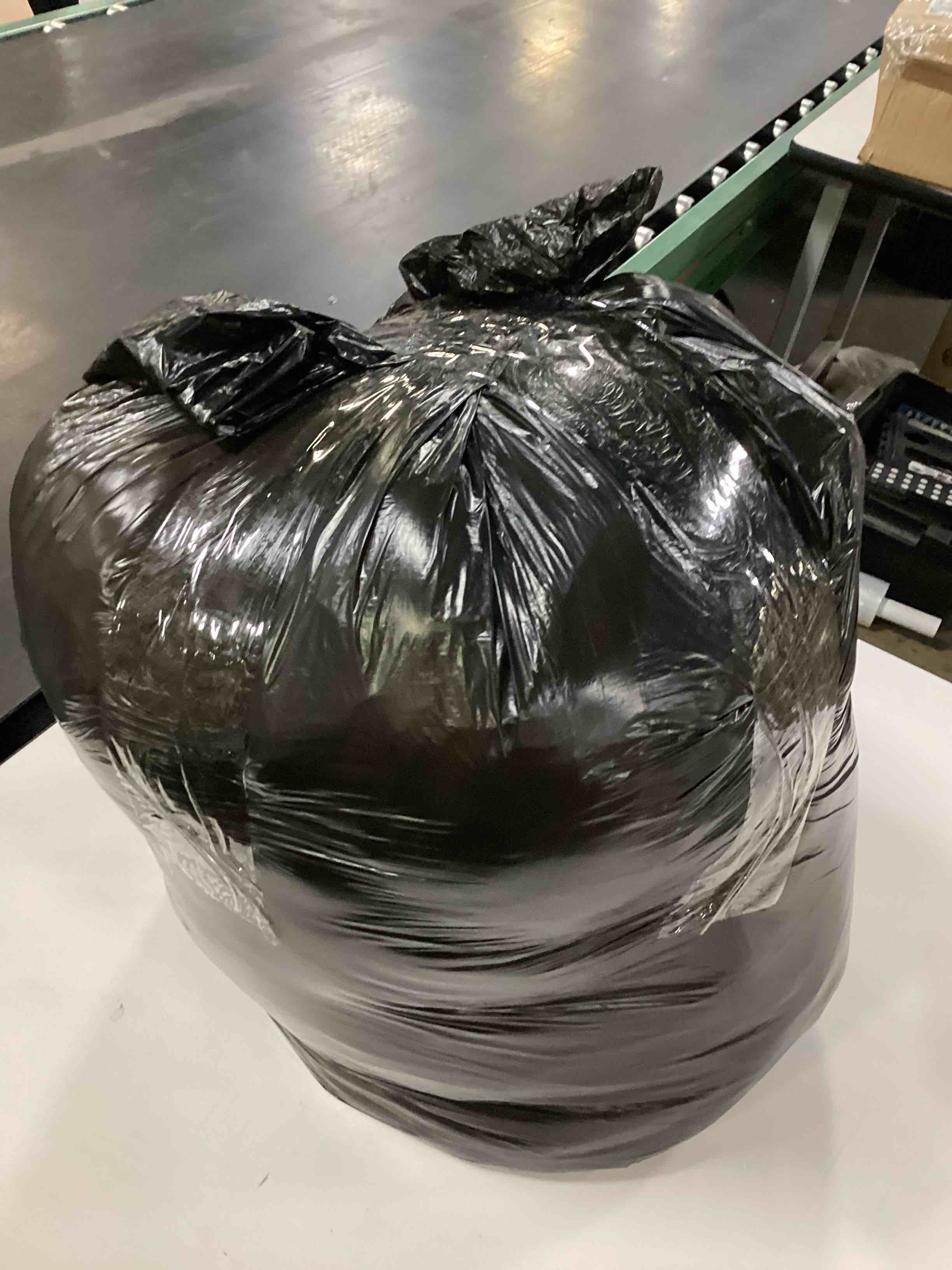 https://s3.amazonaws.com/lotting-images-prod/bidfta/PNK2526129_1756903187825.jpeg