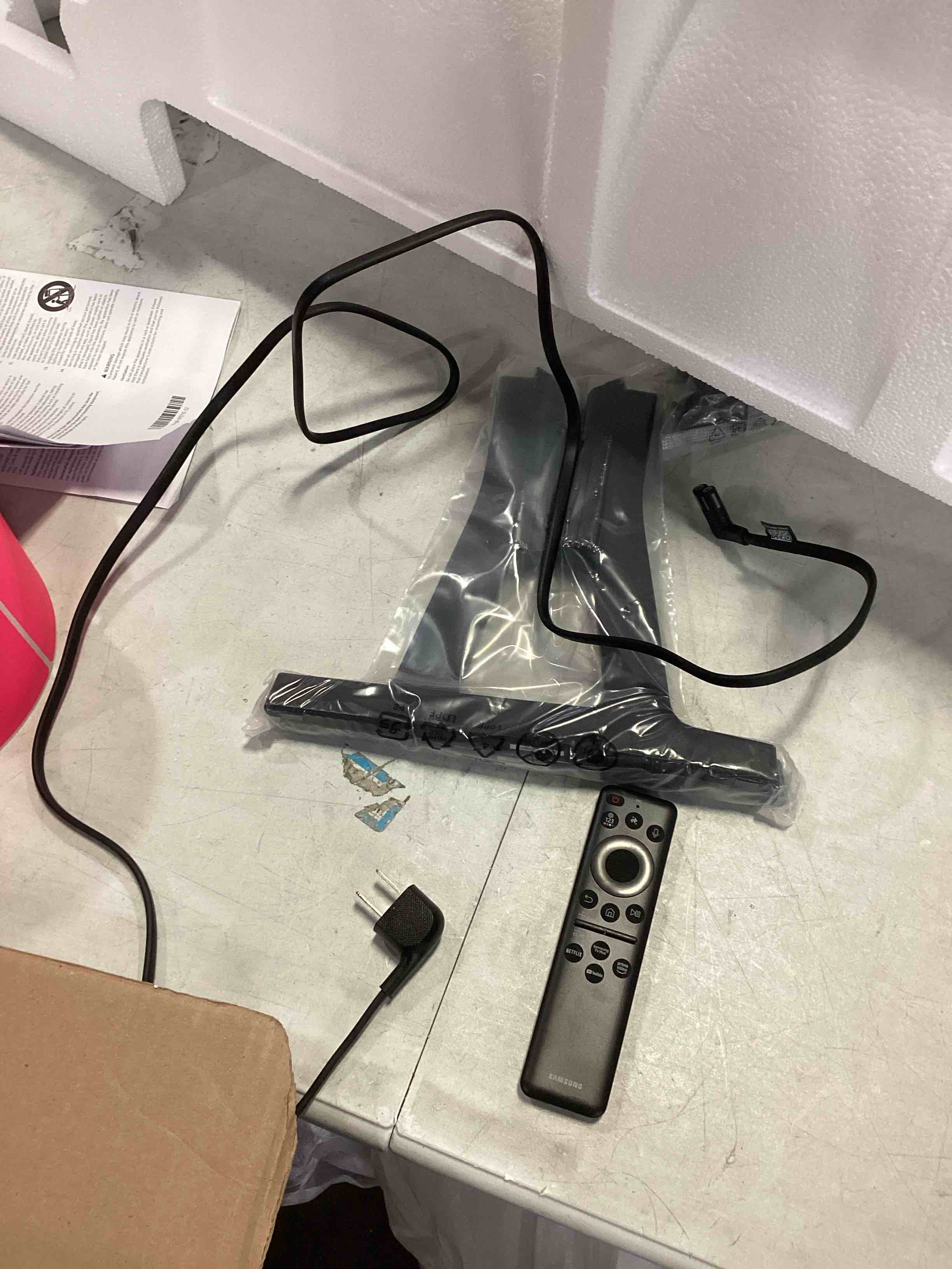 https://s3.amazonaws.com/lotting-images-prod/bidfta/PNK2527980_1759765829062.jpeg