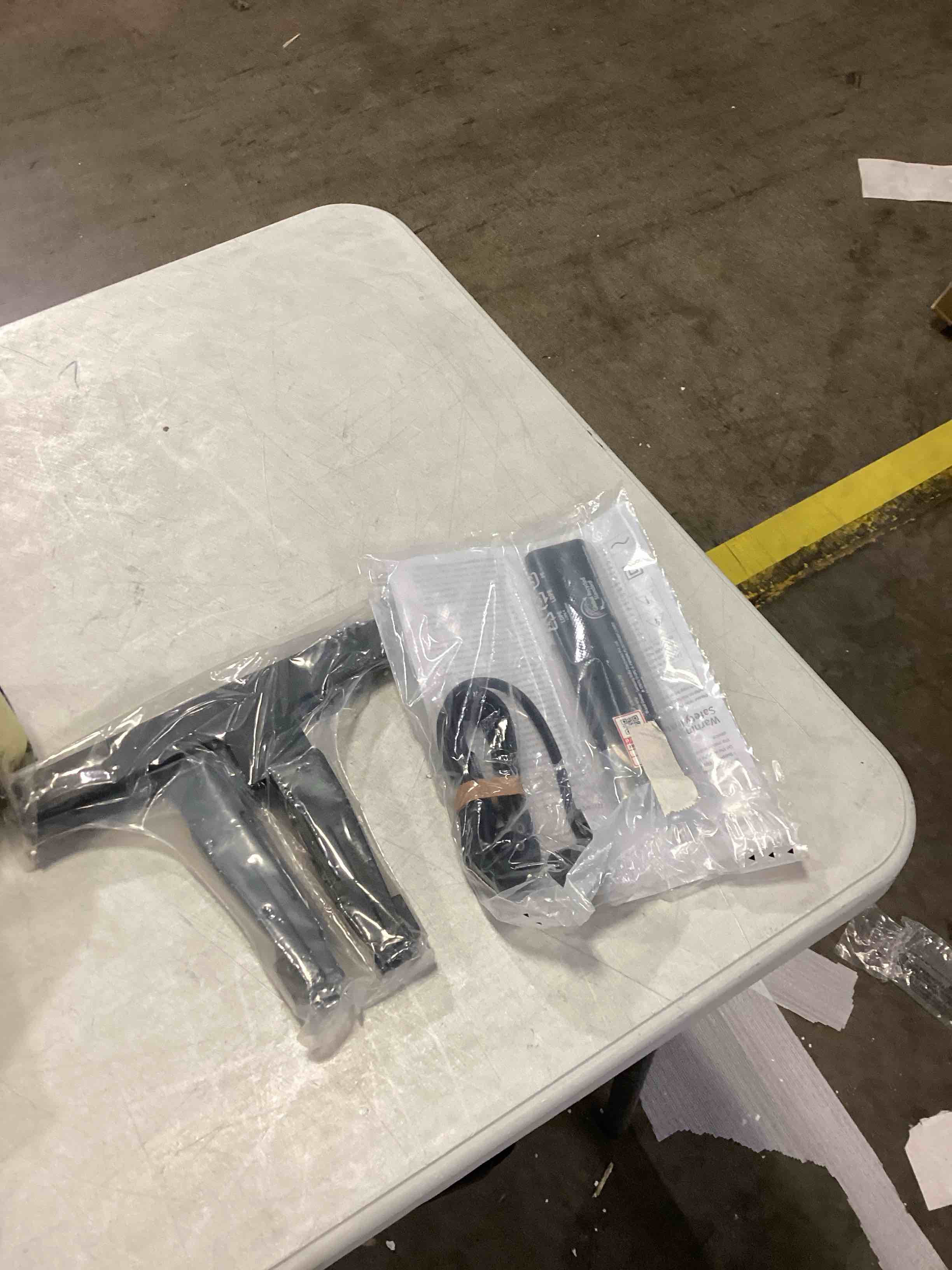 https://s3.amazonaws.com/lotting-images-prod/bidfta/PNK2527991_1759776378946.jpeg