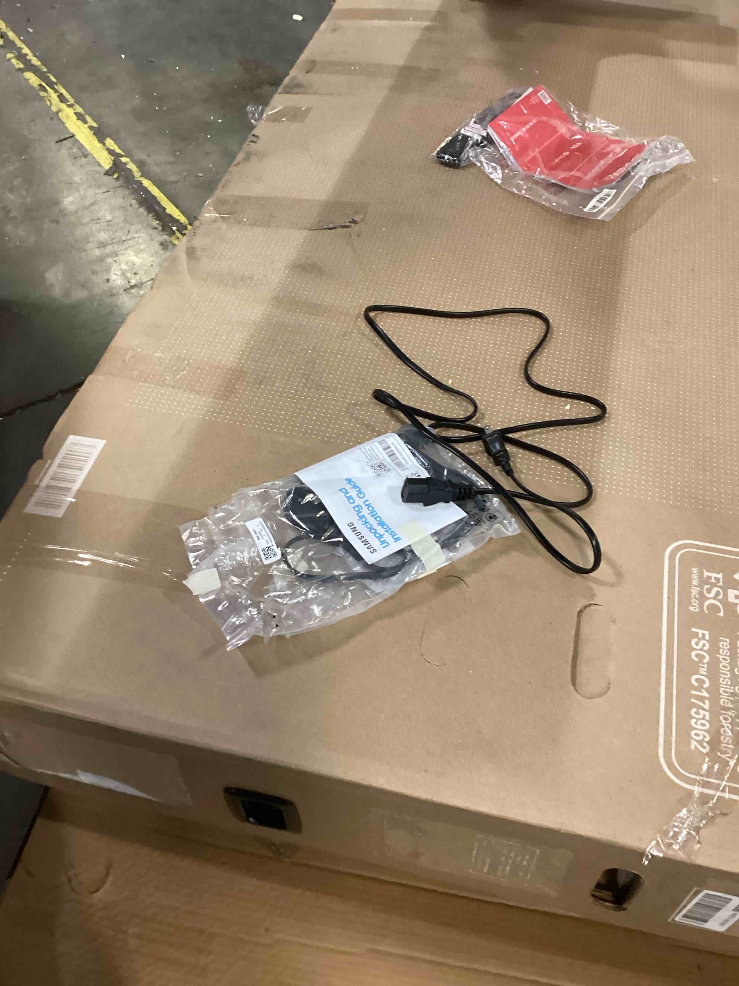 https://s3.amazonaws.com/lotting-images-prod/bidfta/PNK2527992_1759776885609.jpeg