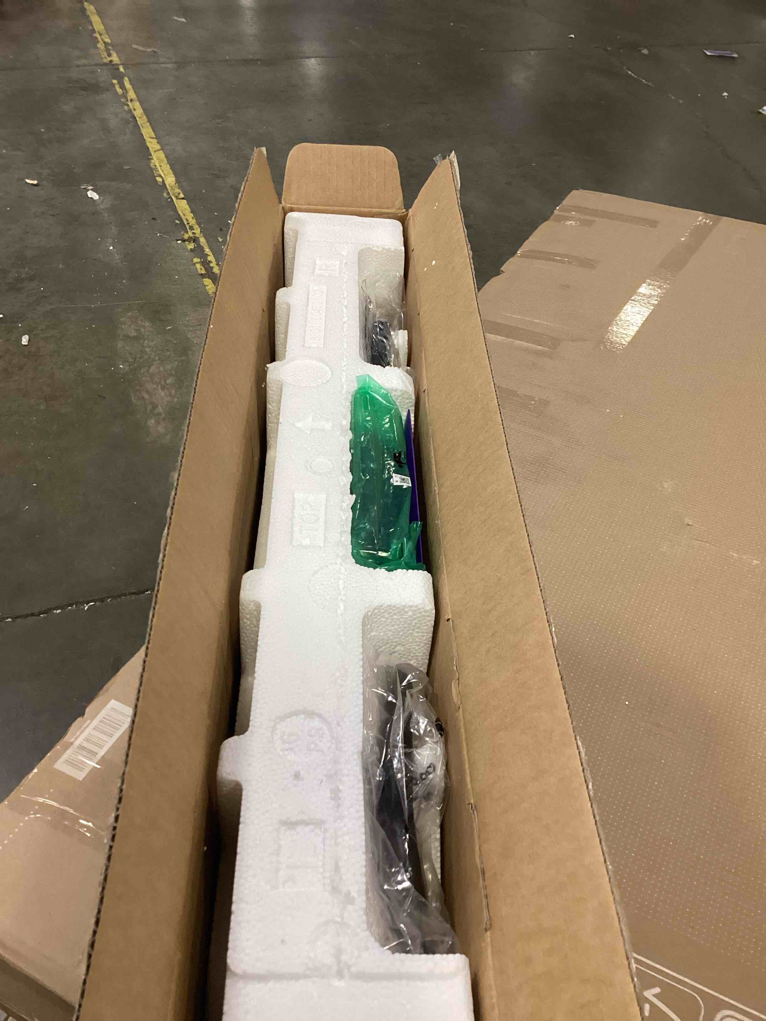 https://s3.amazonaws.com/lotting-images-prod/bidfta/PNK2527993_1759777526927.jpeg