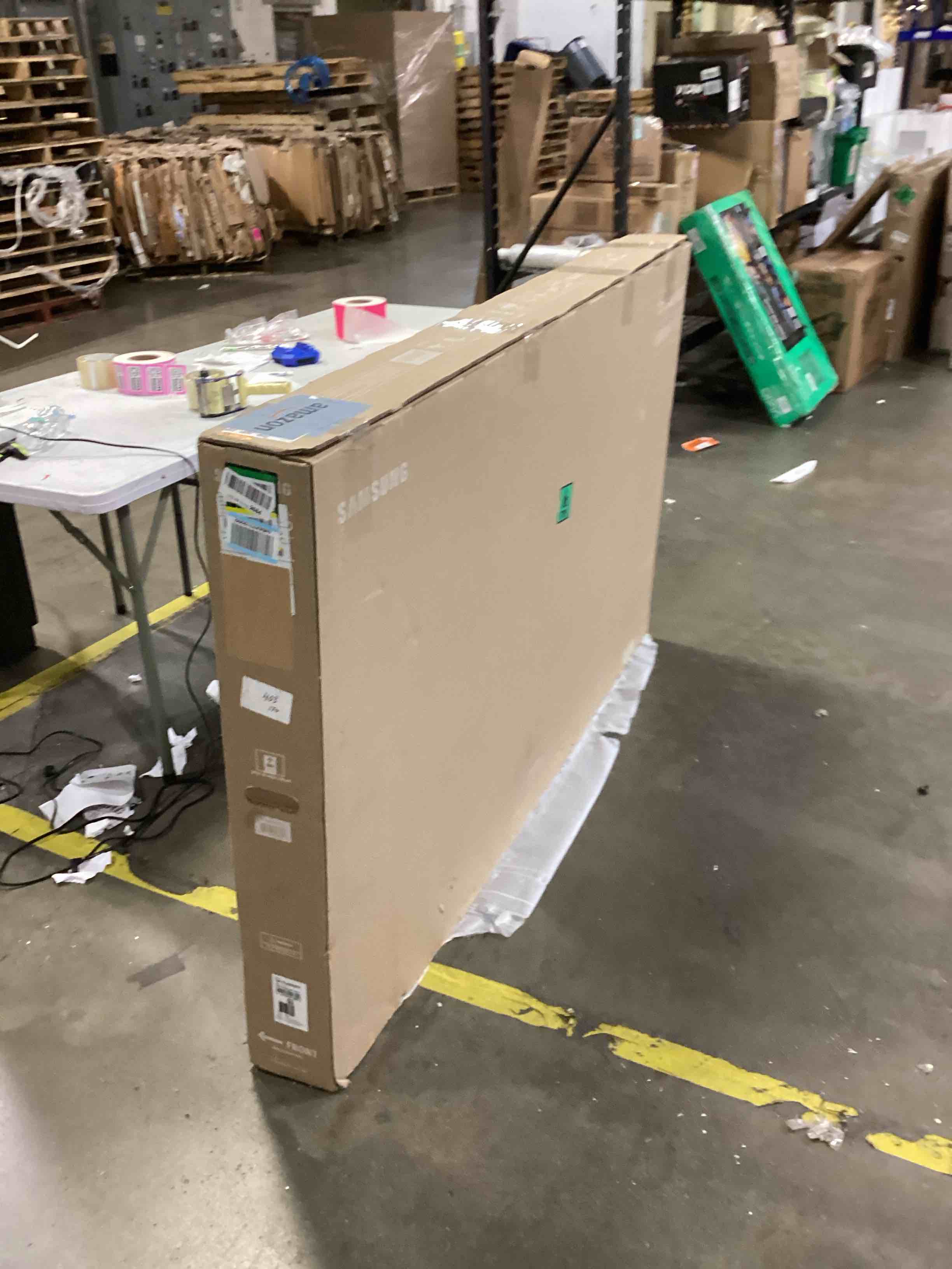 https://s3.amazonaws.com/lotting-images-prod/bidfta/PNK2528002_1759841413158.jpeg