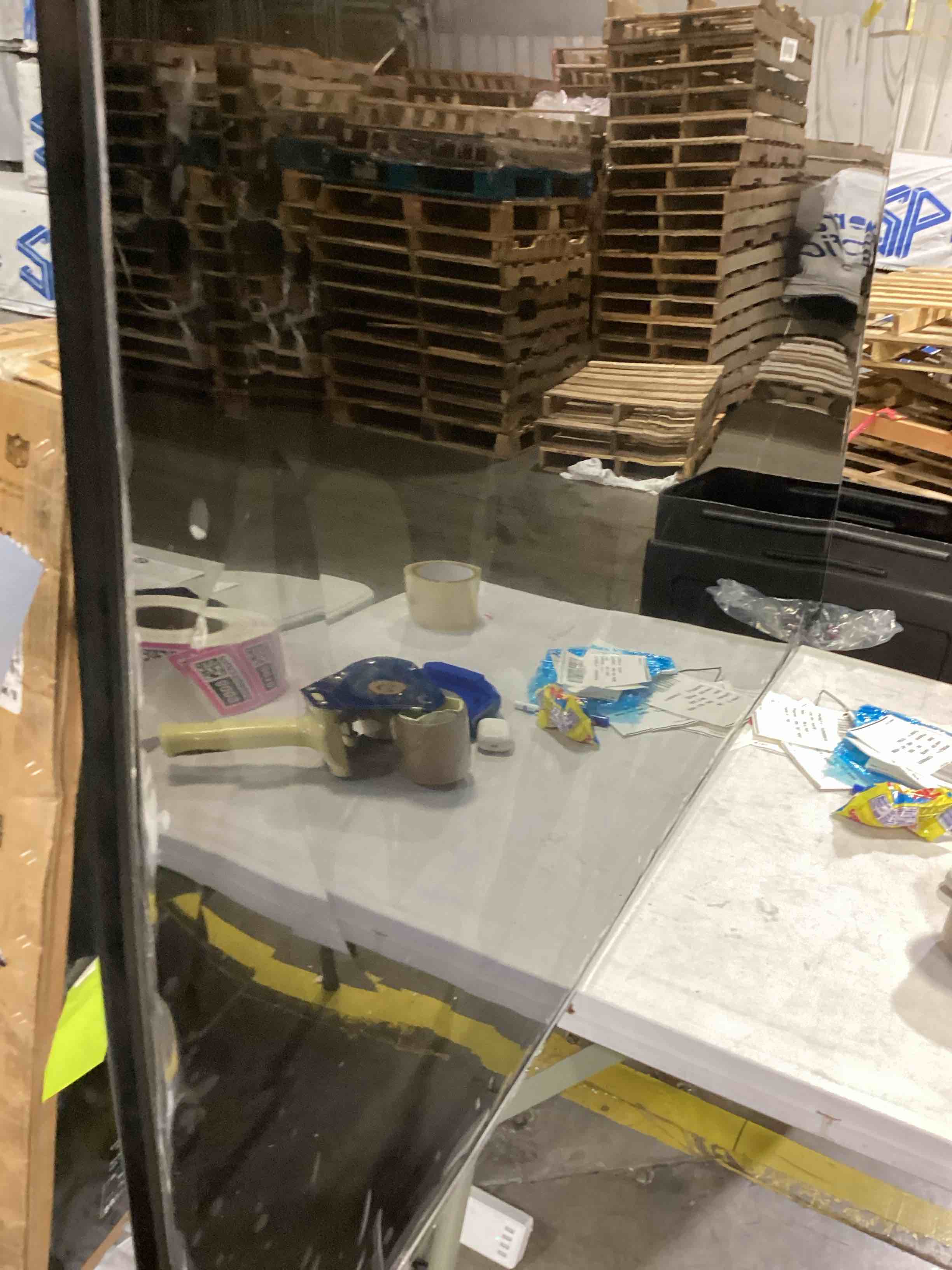 https://s3.amazonaws.com/lotting-images-prod/bidfta/PNK2528008_1759848848271.jpeg