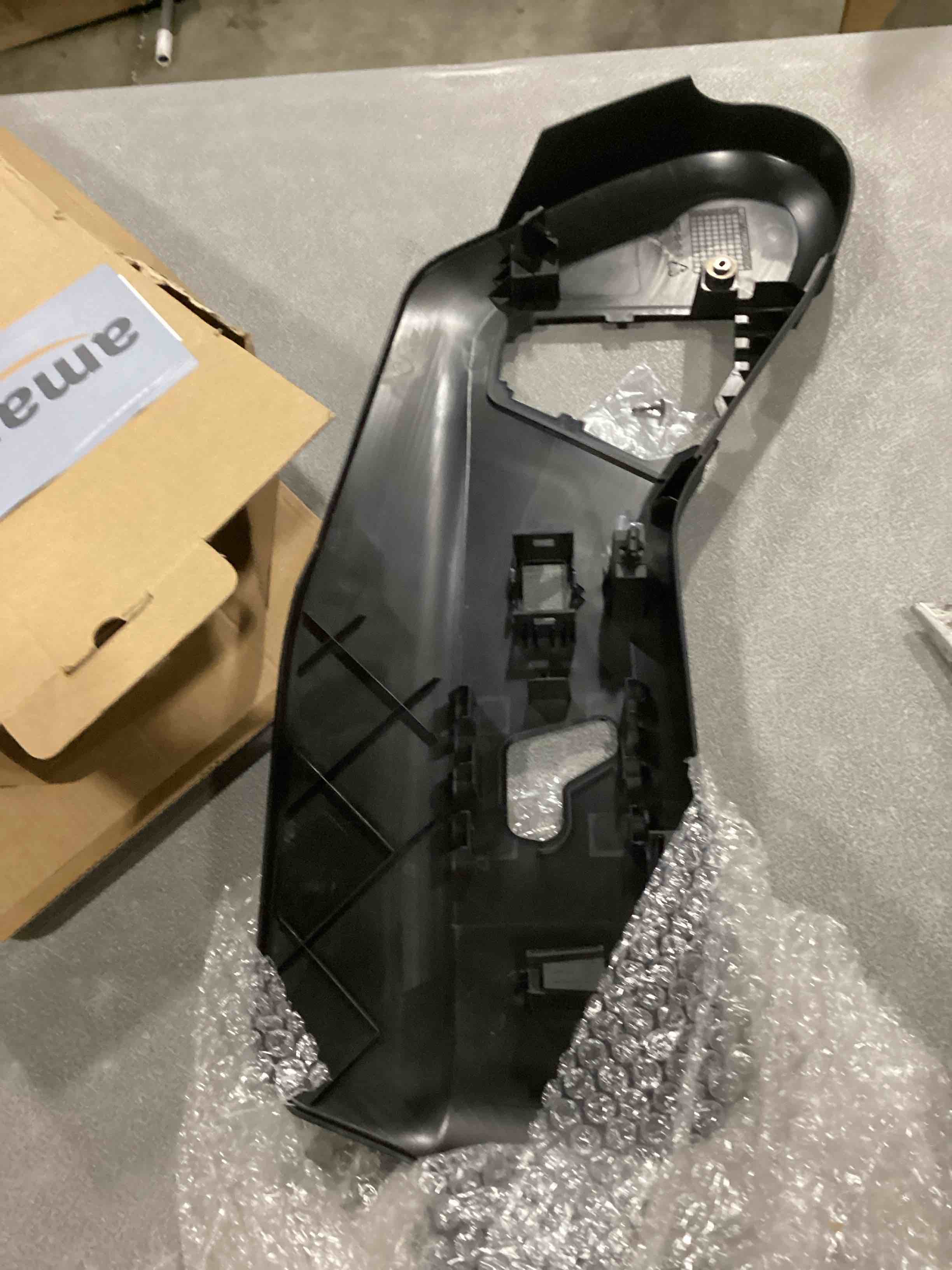 https://s3.amazonaws.com/lotting-images-prod/bidfta/PNK2536024_1750420047876.jpeg