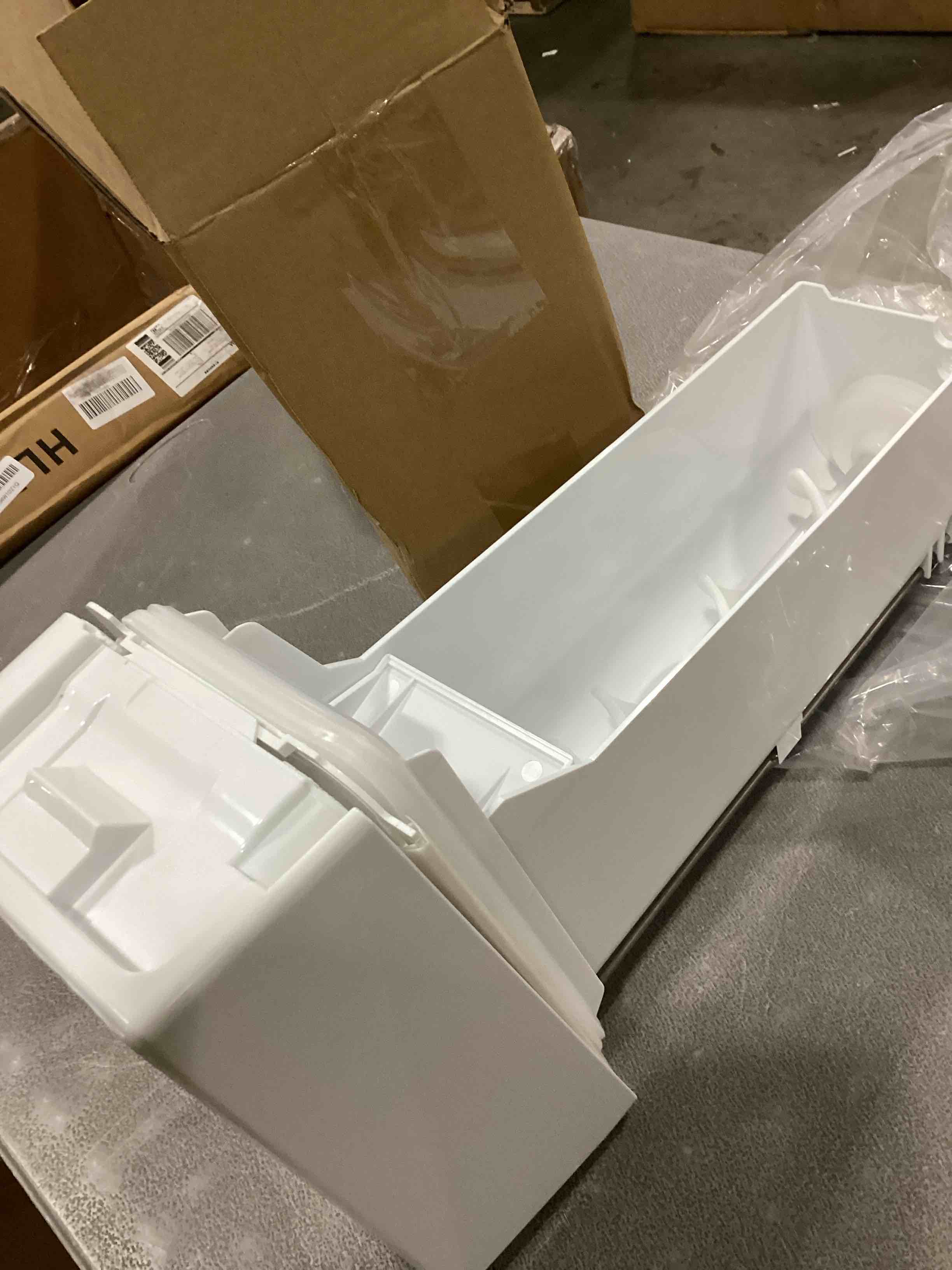 https://s3.amazonaws.com/lotting-images-prod/bidfta/PNK2536130_1750678635489.jpeg