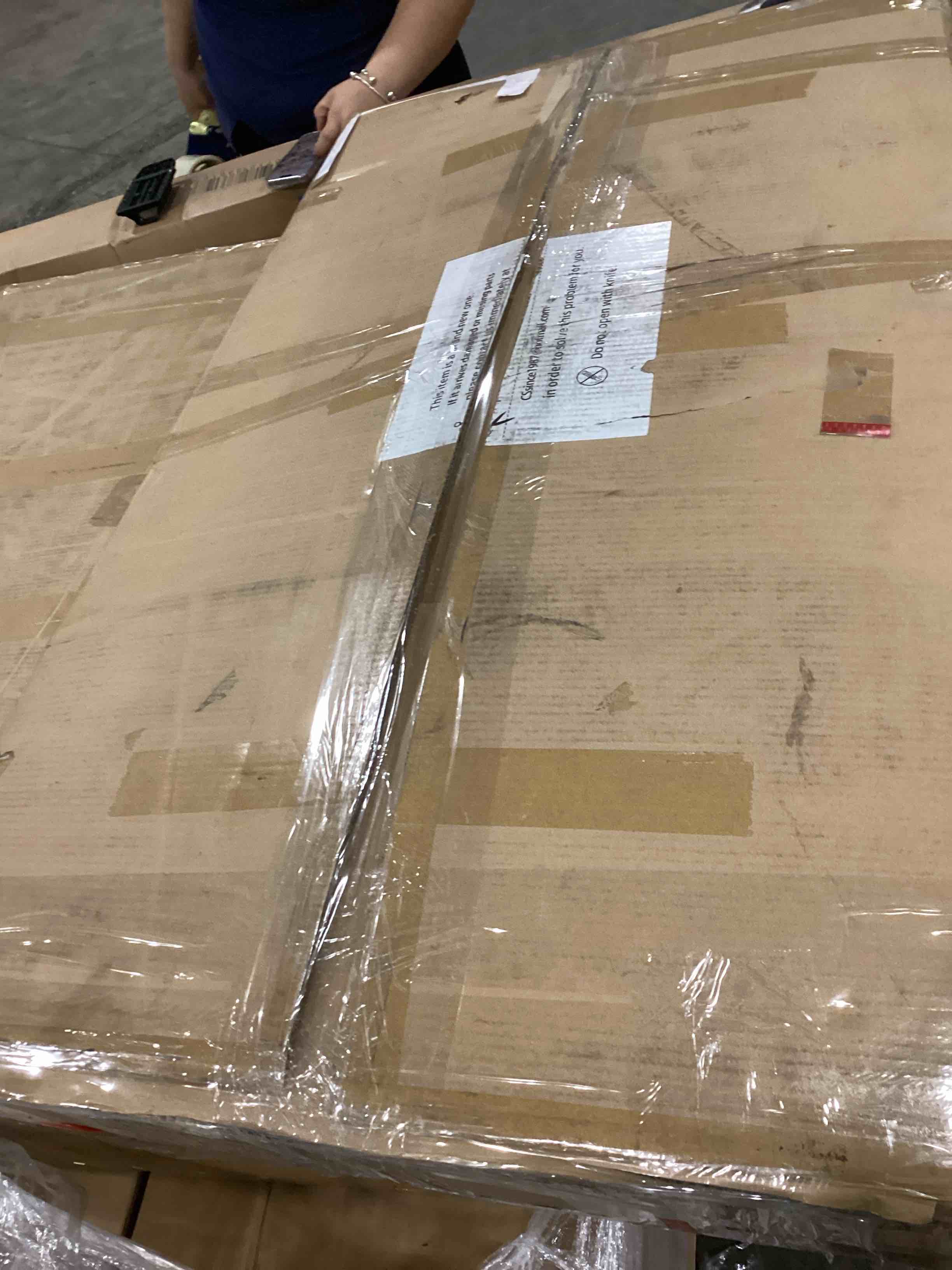 https://s3.amazonaws.com/lotting-images-prod/bidfta/PNK2536202_1750693063714.jpeg