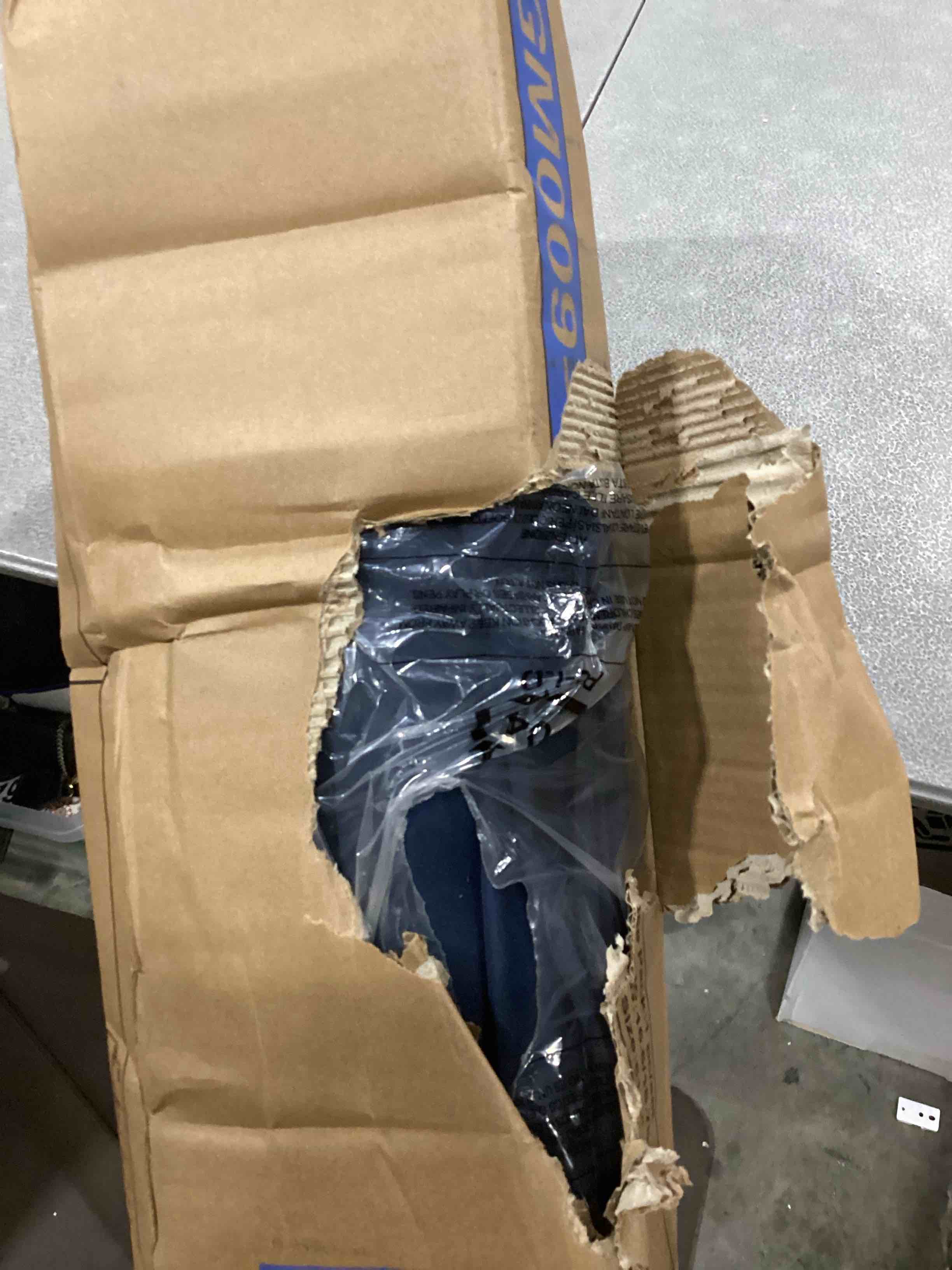 https://s3.amazonaws.com/lotting-images-prod/bidfta/PNK2536210_1750698478990.jpeg