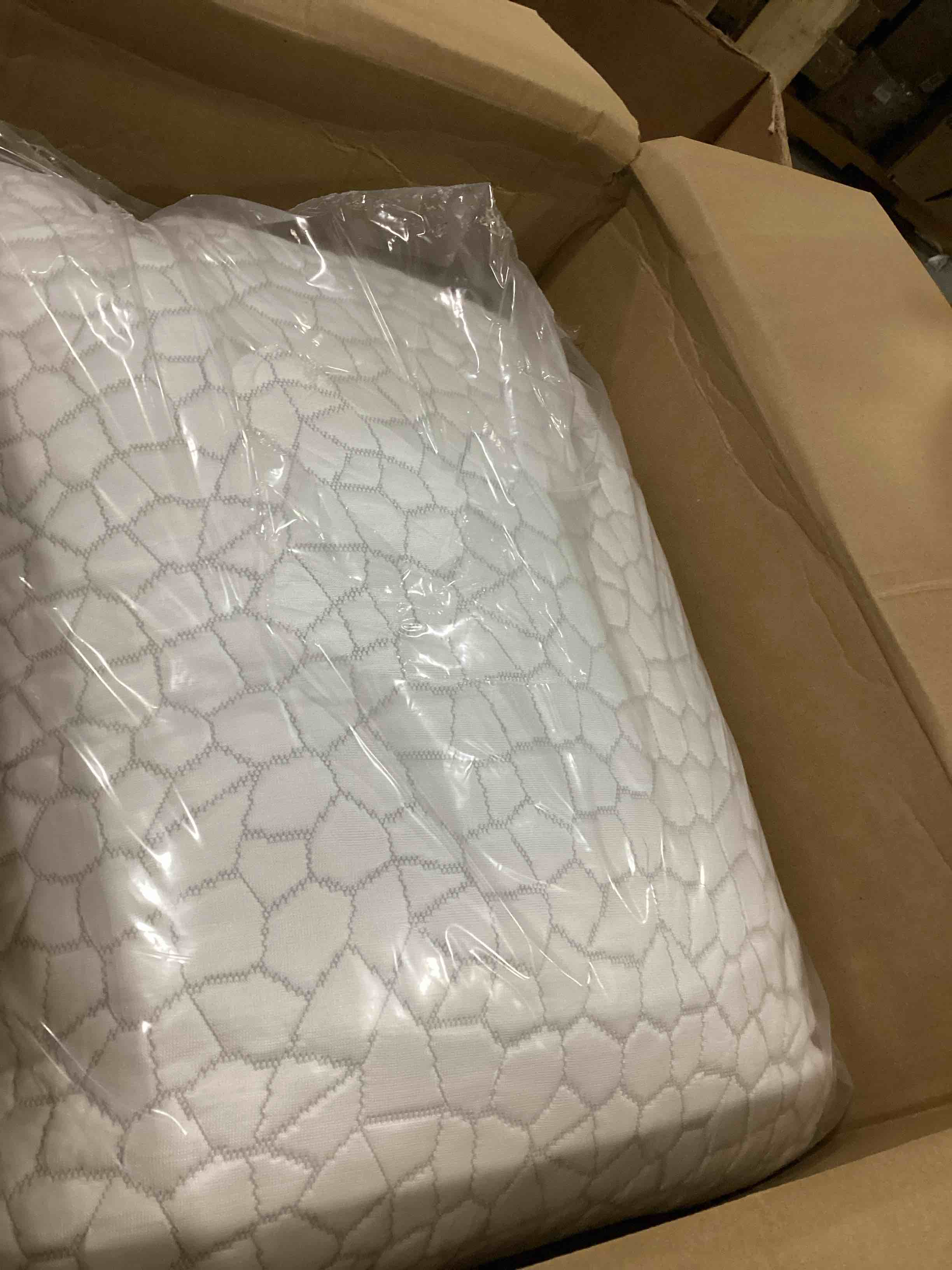 https://s3.amazonaws.com/lotting-images-prod/bidfta/PNK2539713_1749915416817.jpeg