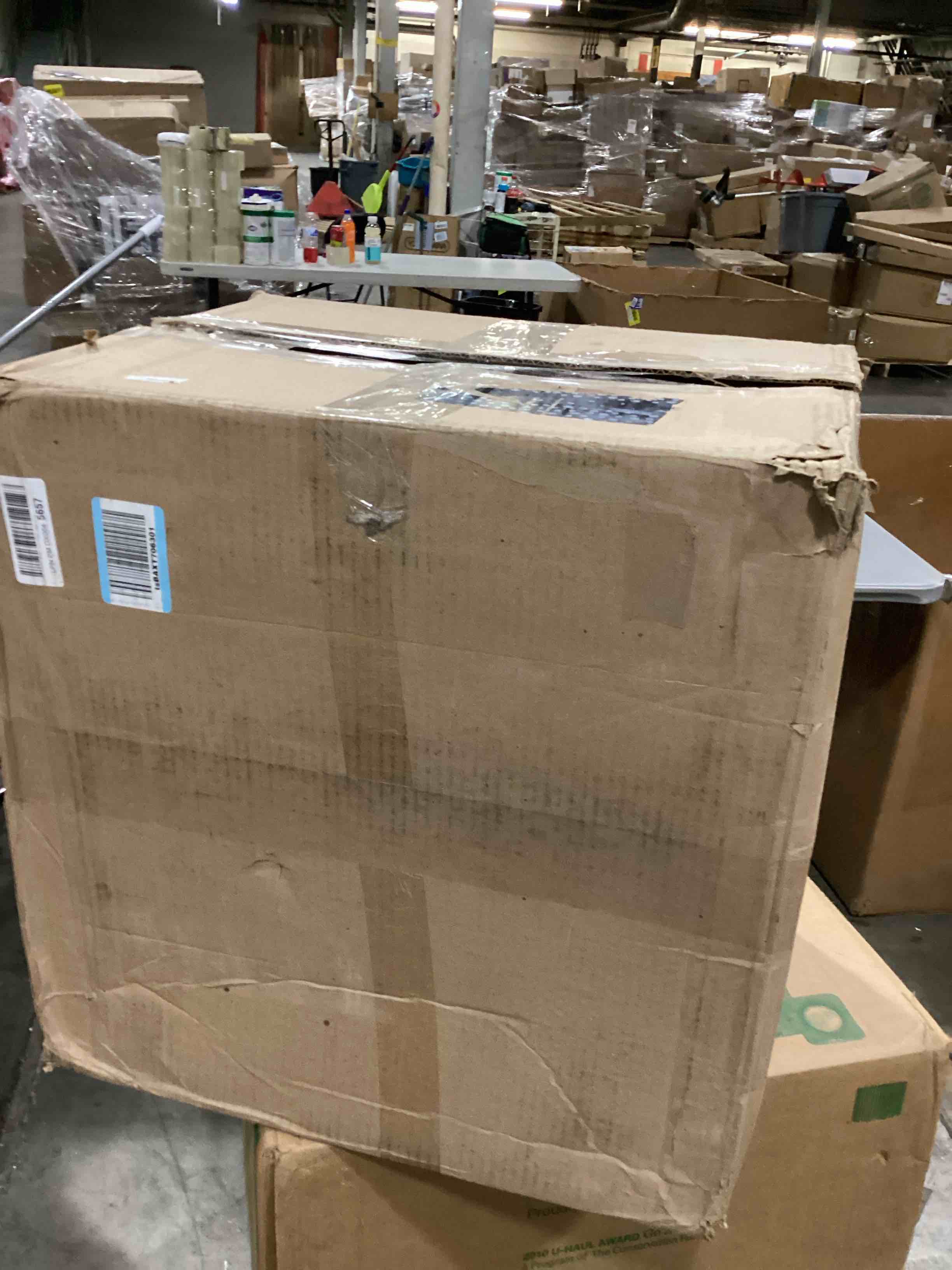 https://s3.amazonaws.com/lotting-images-prod/bidfta/PNK2539758_1749923537579.jpeg
