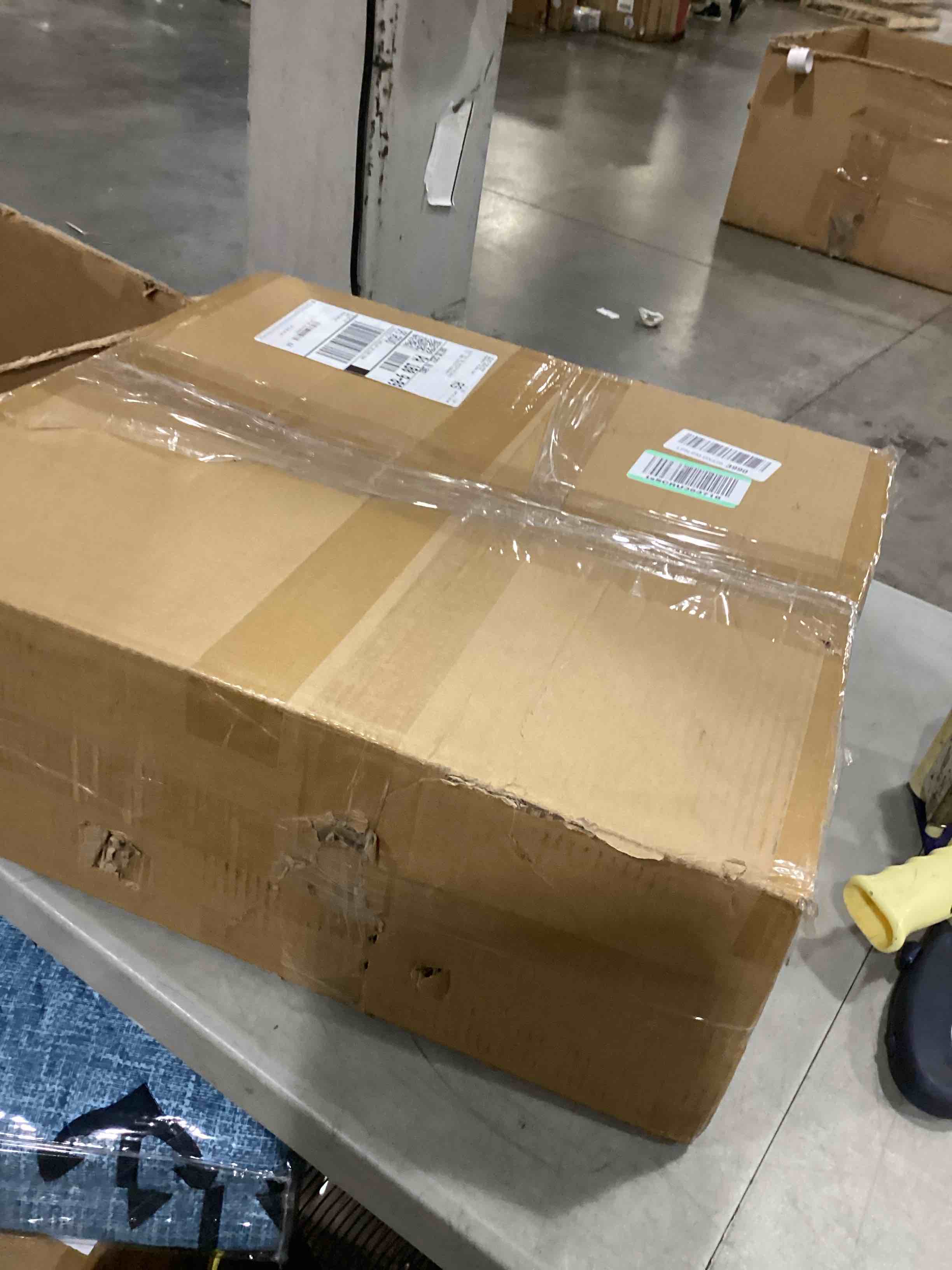 https://s3.amazonaws.com/lotting-images-prod/bidfta/PNK2539760_1749923667583.jpeg