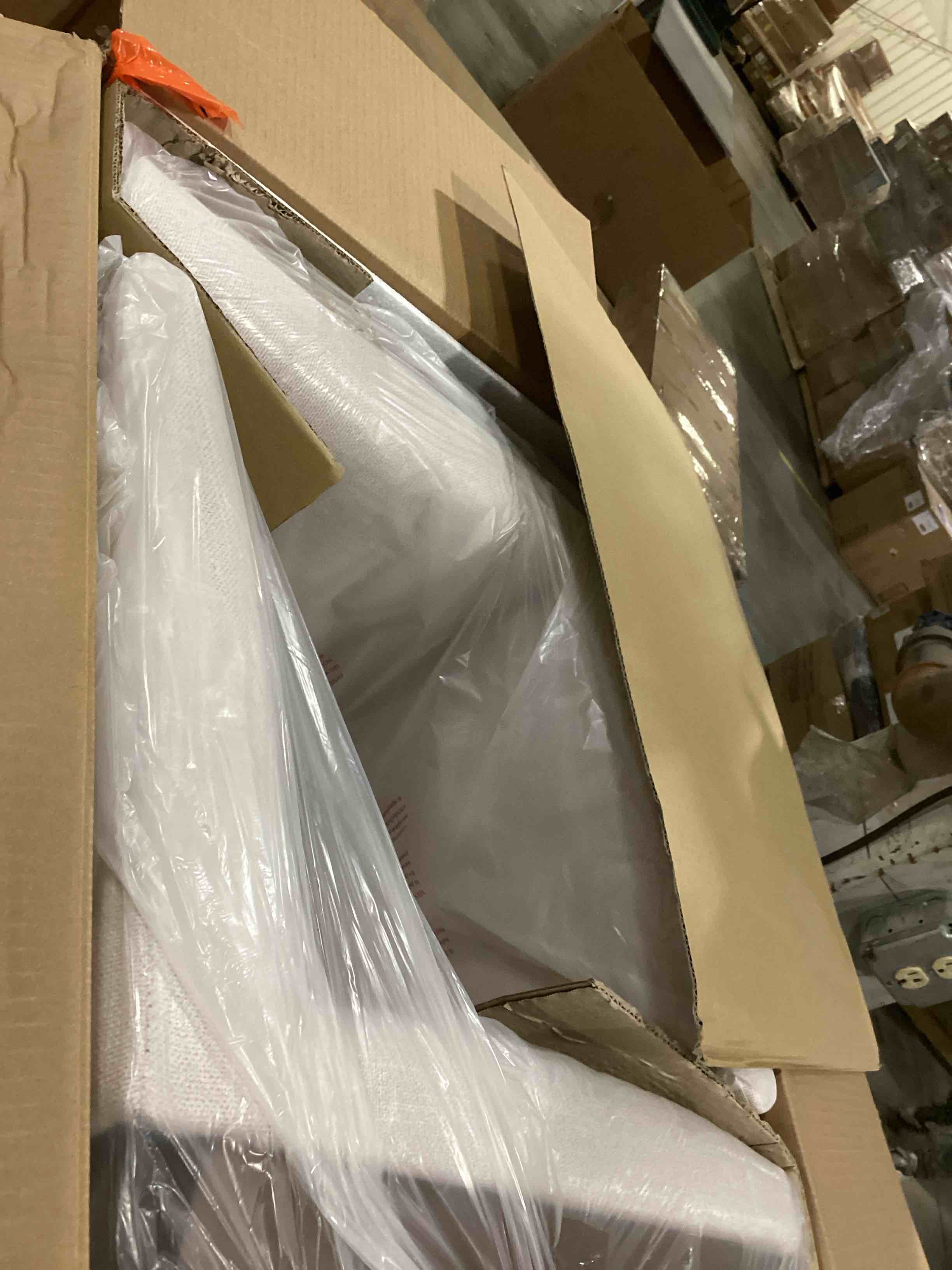 https://s3.amazonaws.com/lotting-images-prod/bidfta/PNK2540304_1750336550977.jpeg