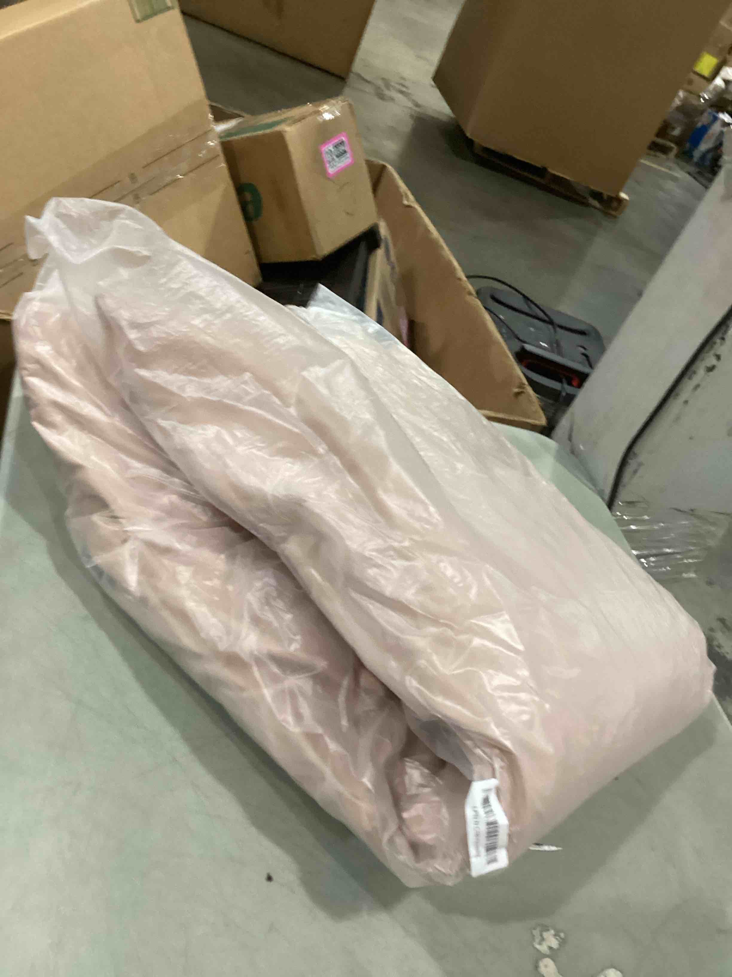 https://s3.amazonaws.com/lotting-images-prod/bidfta/PNK2540385_1750417532079.jpeg