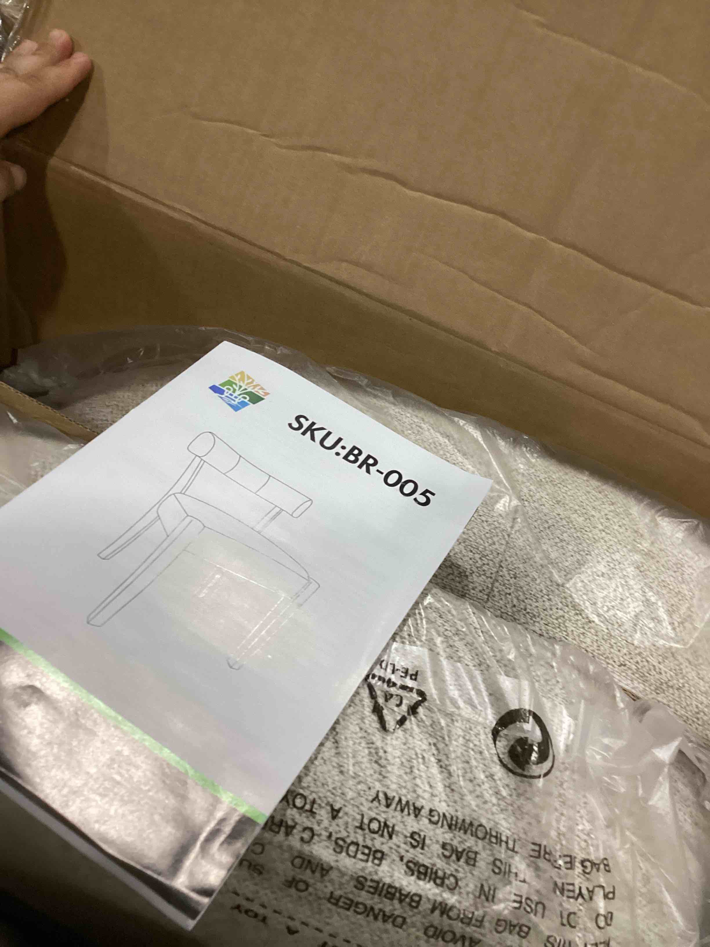 https://s3.amazonaws.com/lotting-images-prod/bidfta/PNK2540424_1750429537449.jpeg