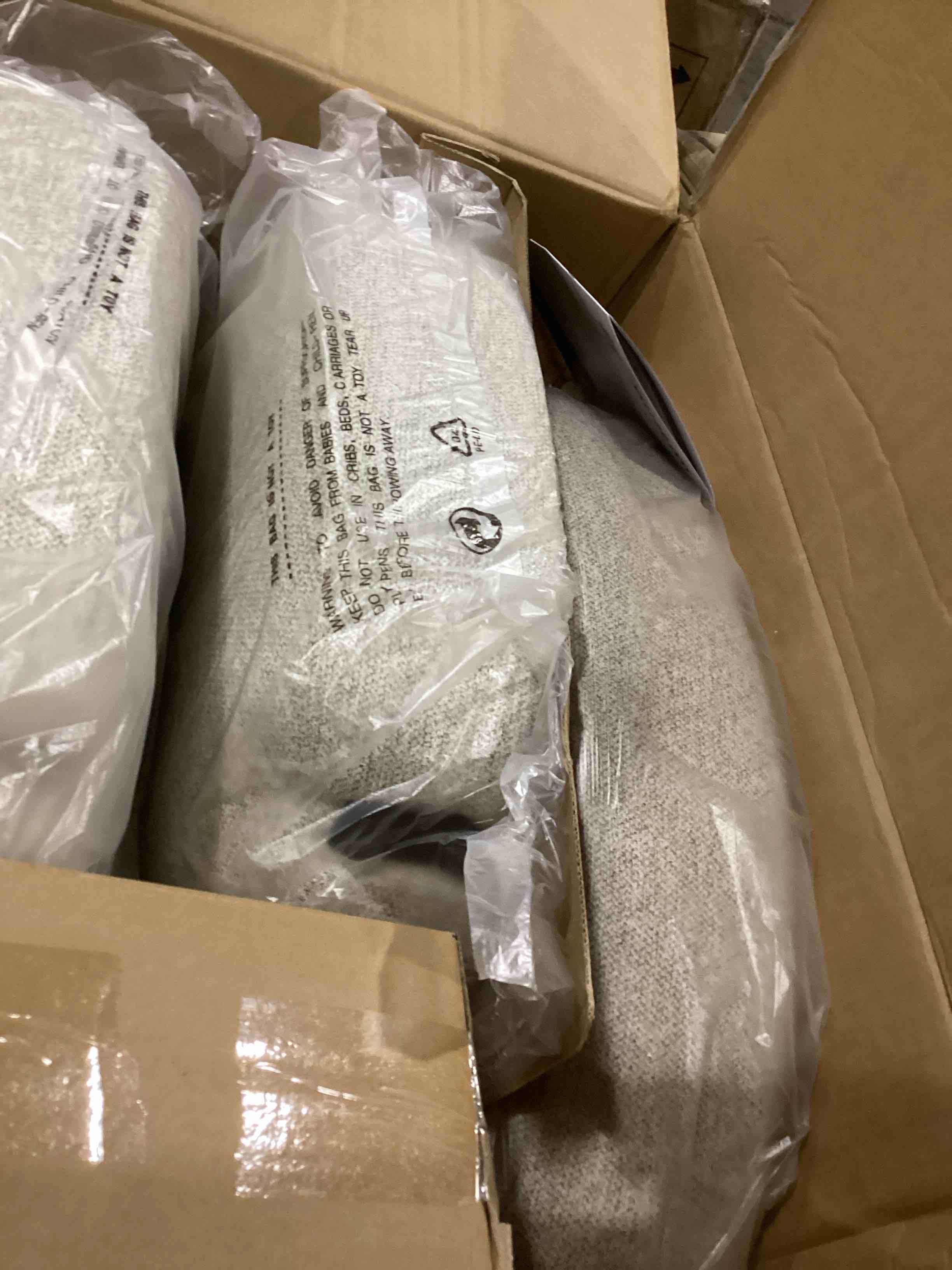 https://s3.amazonaws.com/lotting-images-prod/bidfta/PNK2540424_1750429541684.jpeg