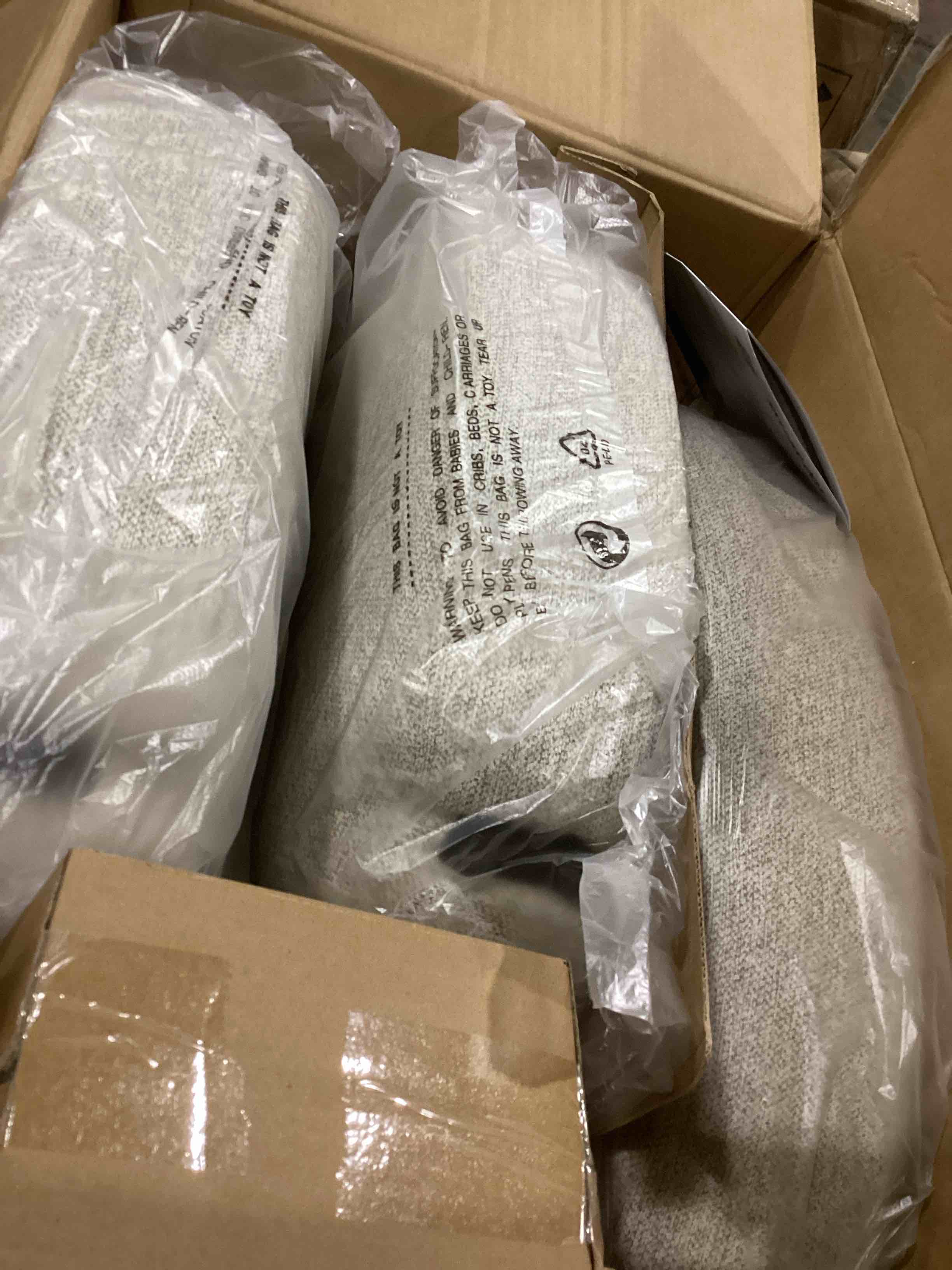 https://s3.amazonaws.com/lotting-images-prod/bidfta/PNK2540424_1750429542910.jpeg