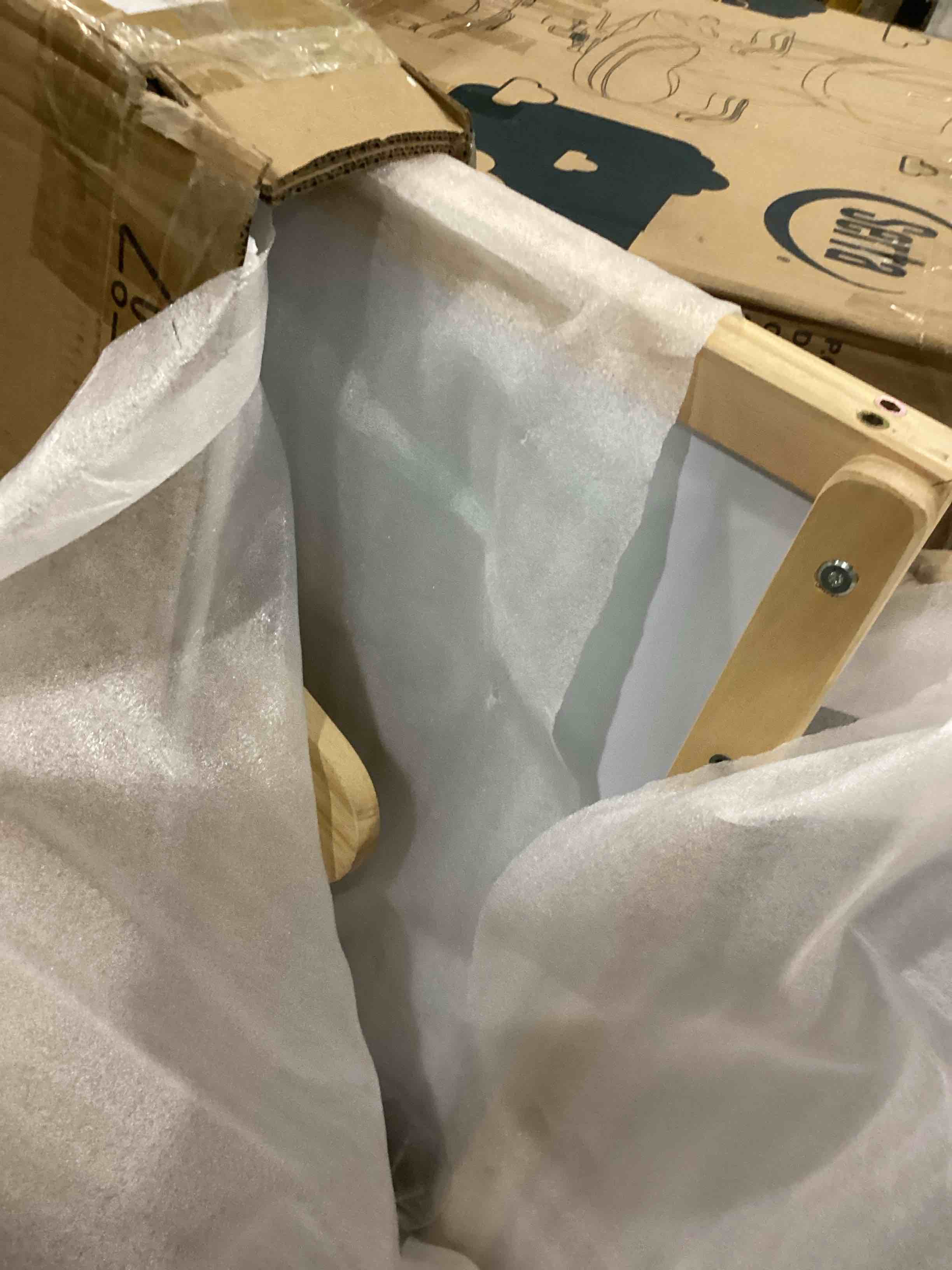 https://s3.amazonaws.com/lotting-images-prod/bidfta/PNK2540426_1750429871026.jpeg