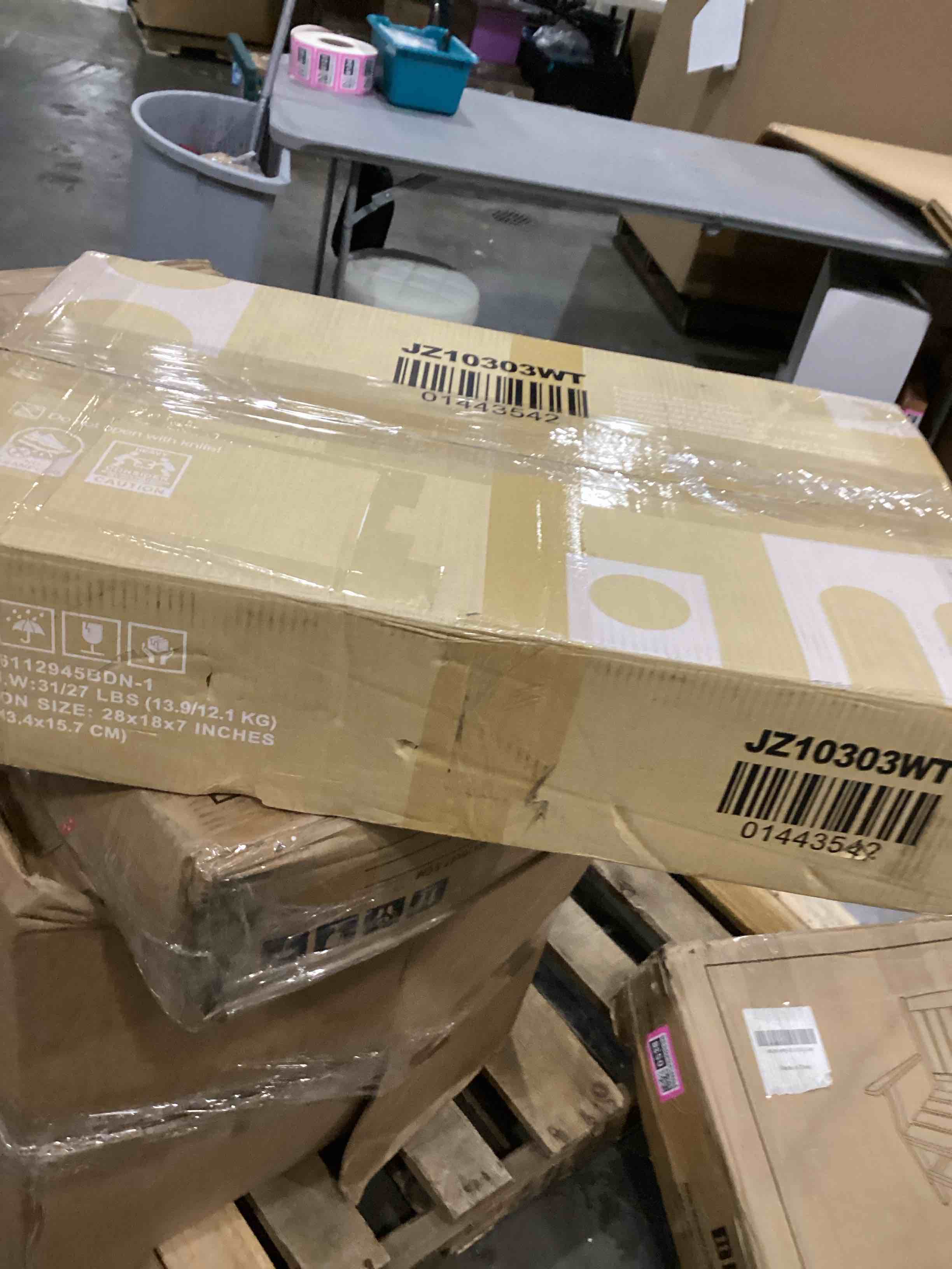 https://s3.amazonaws.com/lotting-images-prod/bidfta/PNK2540540_1750525279331.jpeg