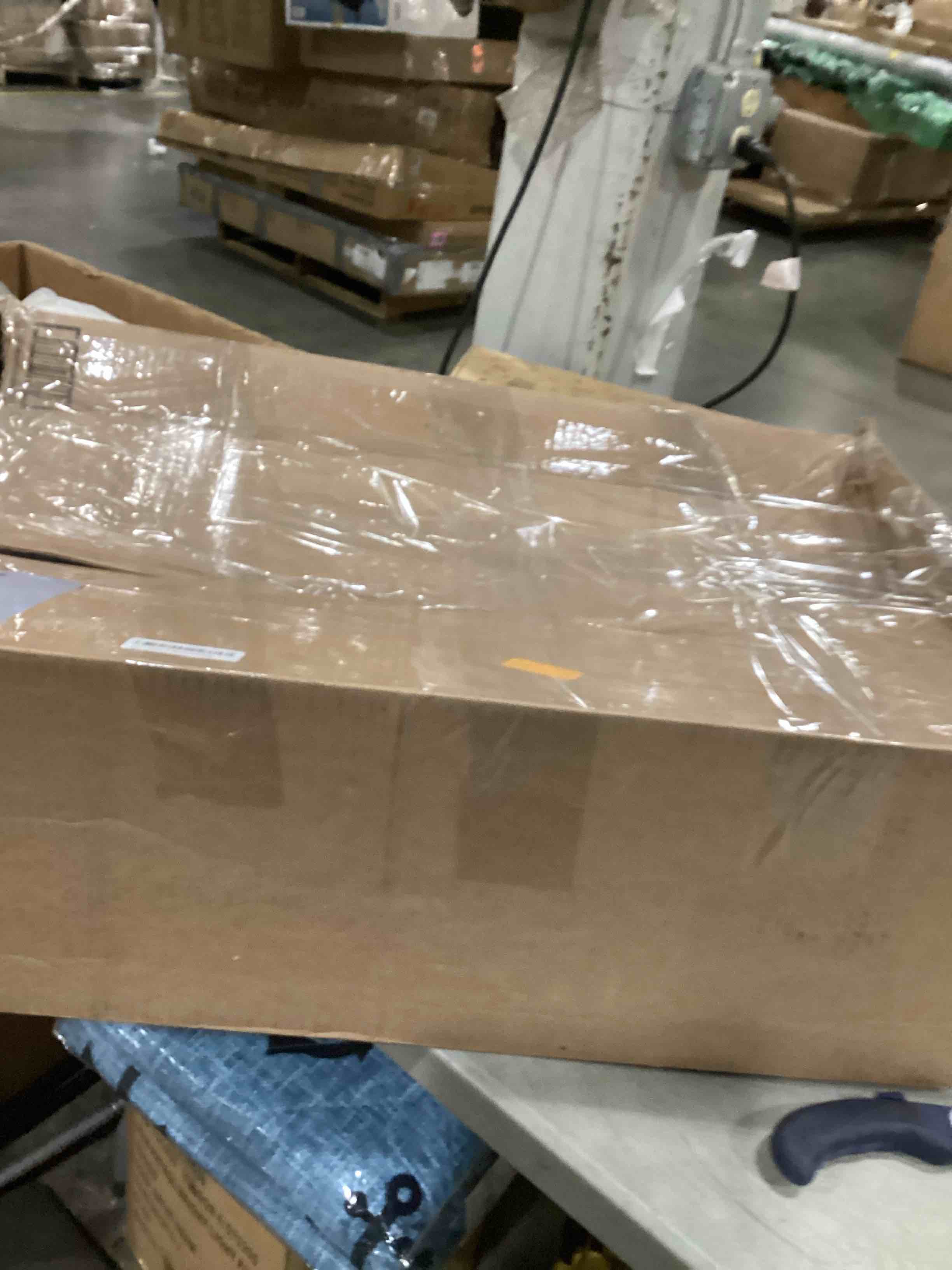 https://s3.amazonaws.com/lotting-images-prod/bidfta/PNK2540645_1750684432929.jpeg