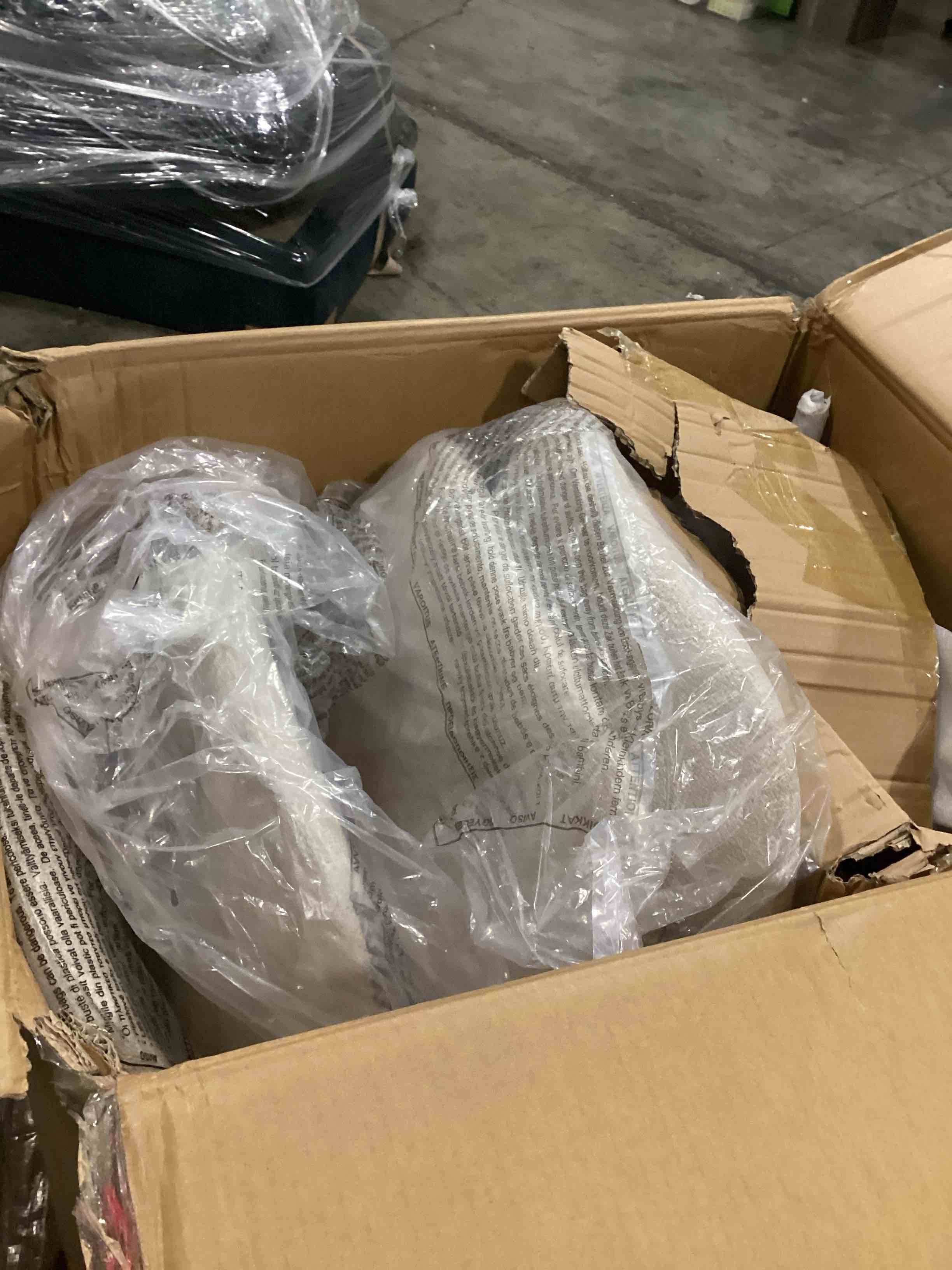 https://s3.amazonaws.com/lotting-images-prod/bidfta/PNK2541212_1751027702666.jpeg