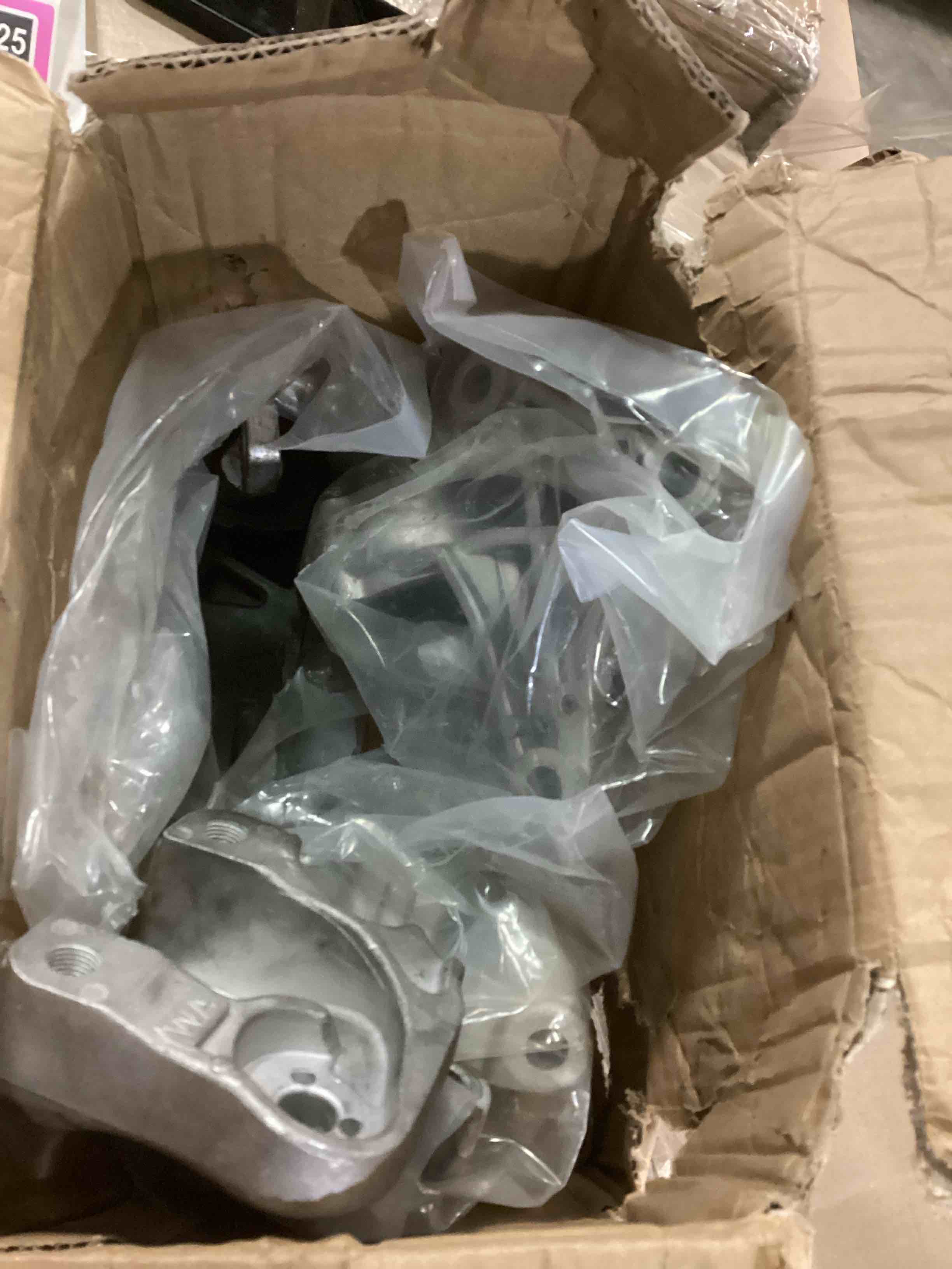 https://s3.amazonaws.com/lotting-images-prod/bidfta/PNK2541325_1751282650879.jpeg