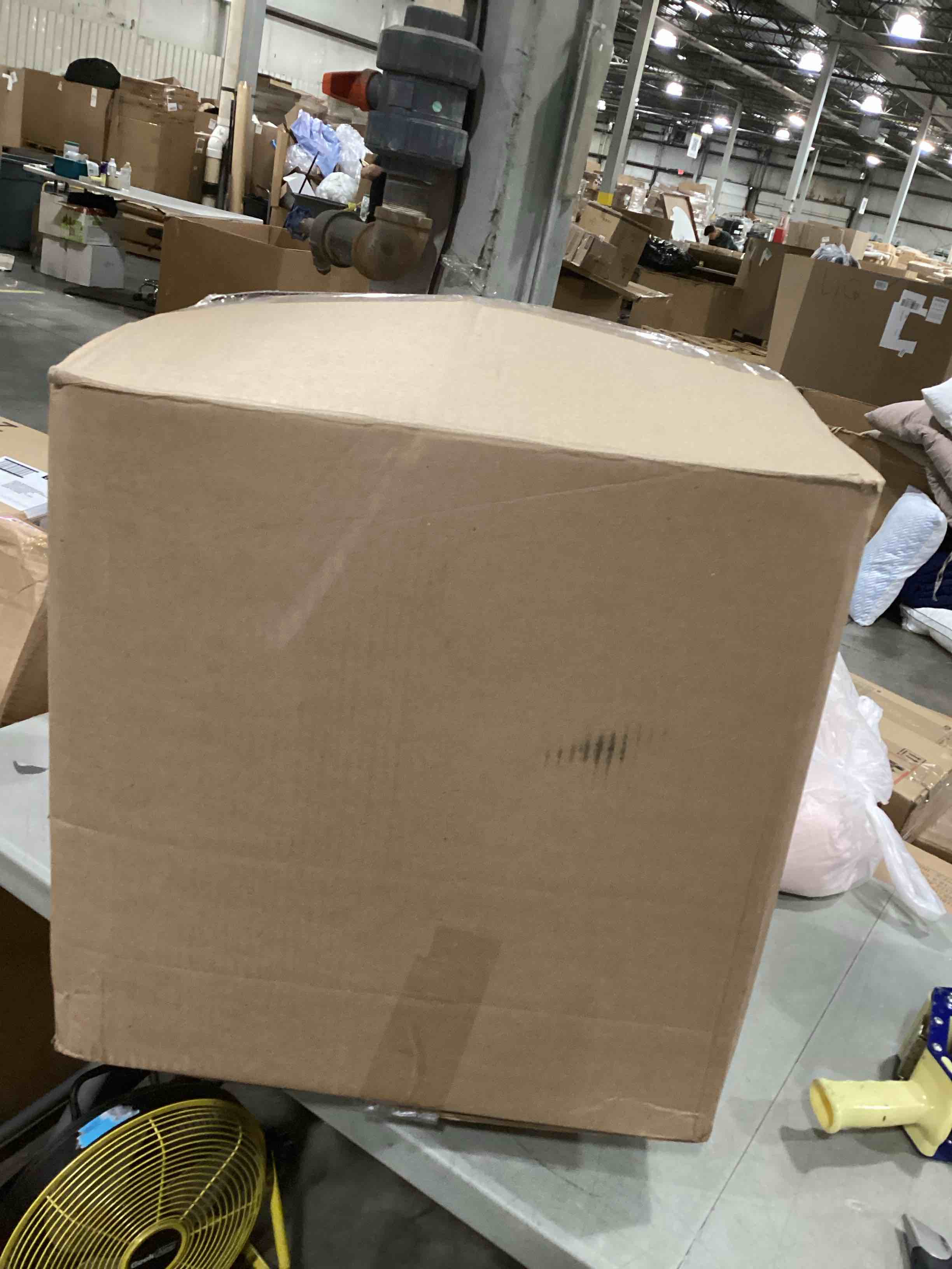 https://s3.amazonaws.com/lotting-images-prod/bidfta/PNK2541350_1751287055195.jpeg