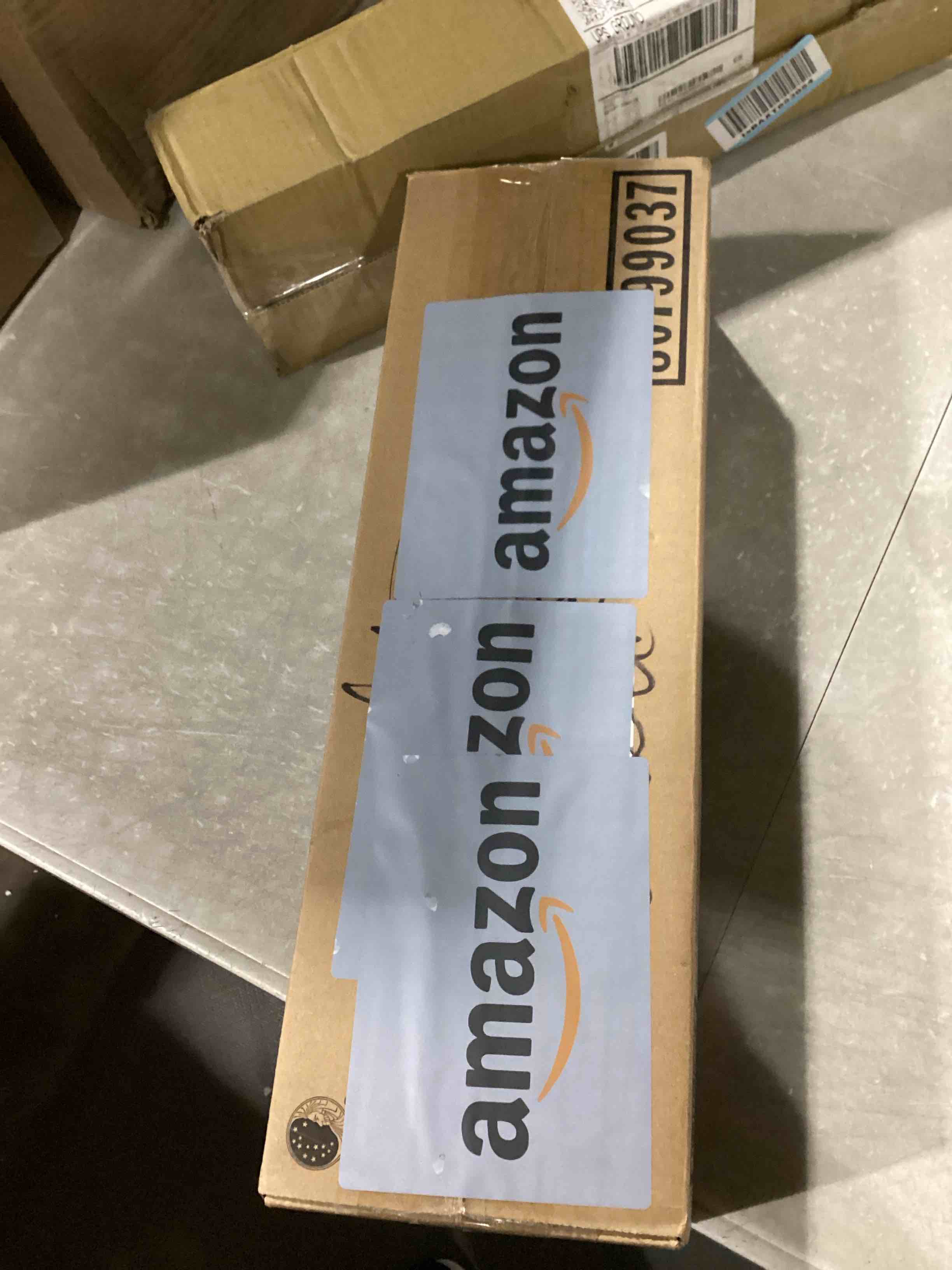https://s3.amazonaws.com/lotting-images-prod/bidfta/PNK2542159_1746448712177.jpeg