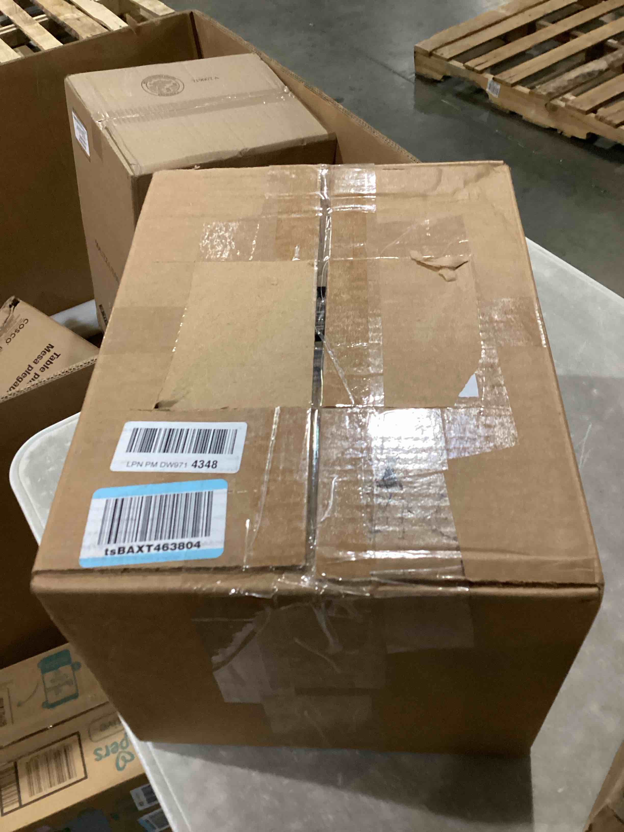 https://s3.amazonaws.com/lotting-images-prod/bidfta/PNK2542361_1746538564810.jpeg