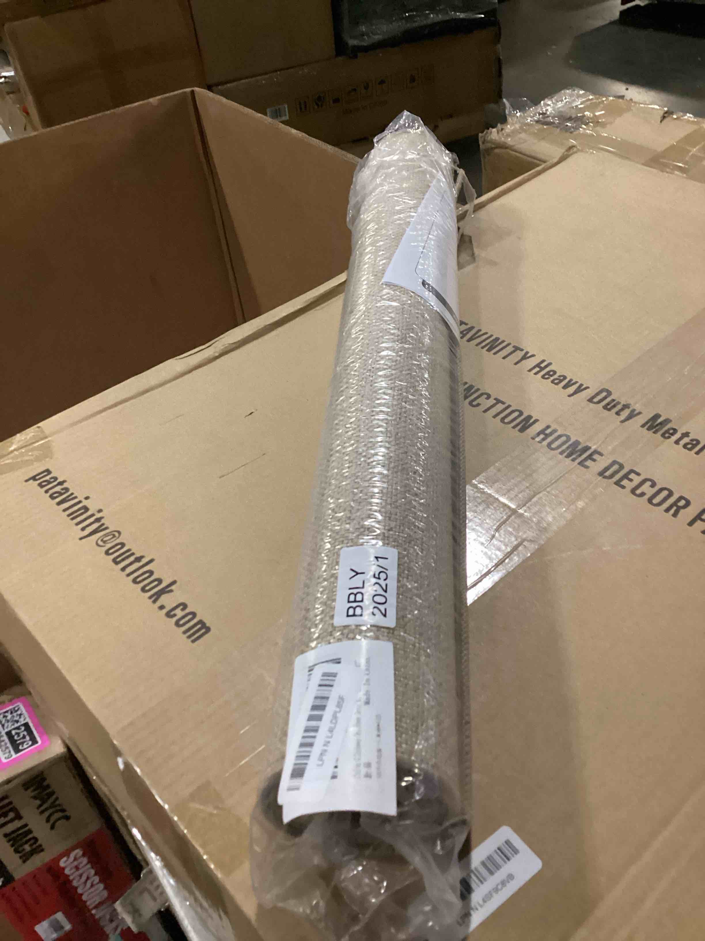 https://s3.amazonaws.com/lotting-images-prod/bidfta/PNK2542632_1746716133247.jpeg