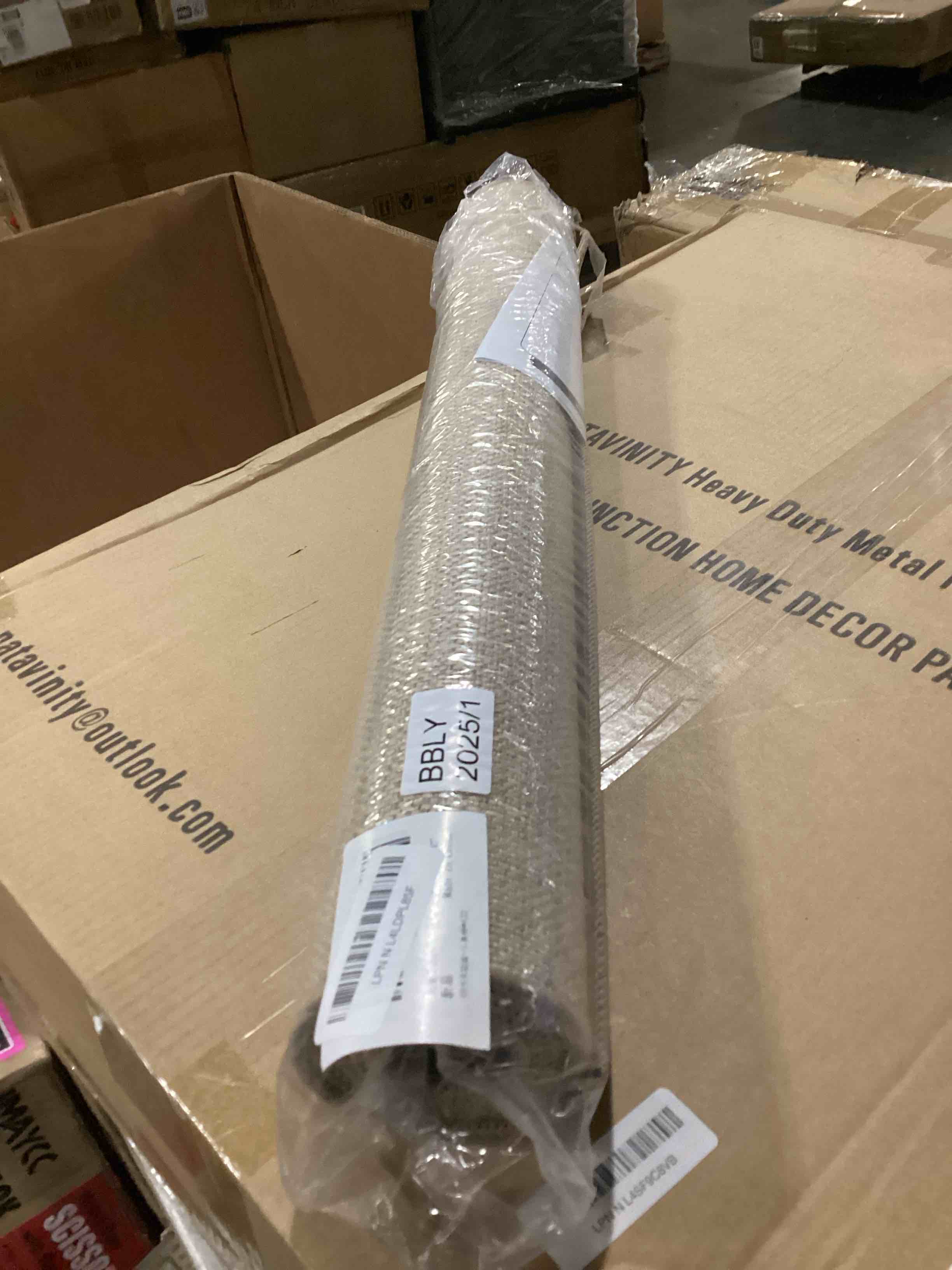 https://s3.amazonaws.com/lotting-images-prod/bidfta/PNK2542632_1746716134086.jpeg